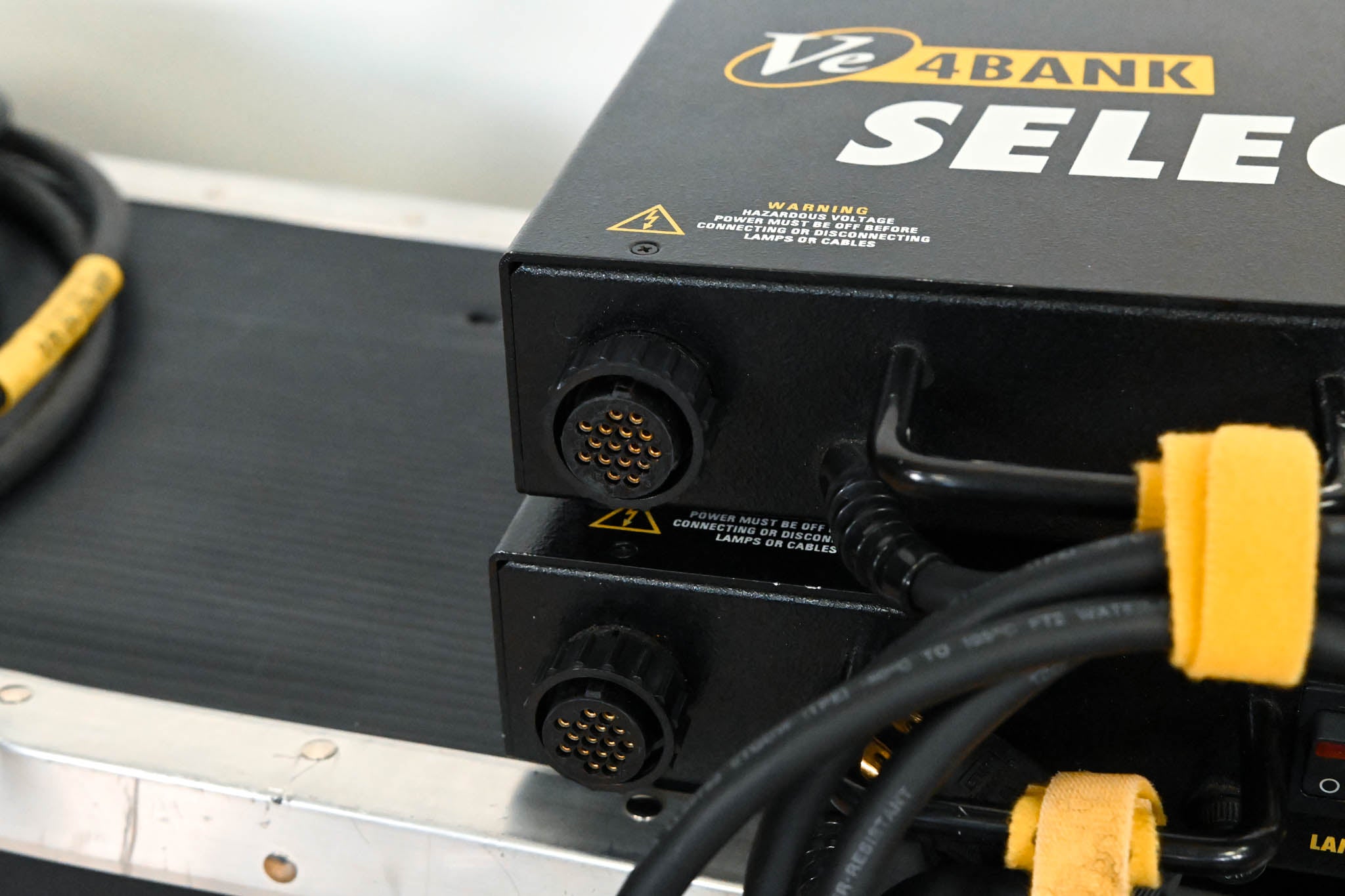 Kino Flo Select 4Bank 2-Light Gaffer Kit