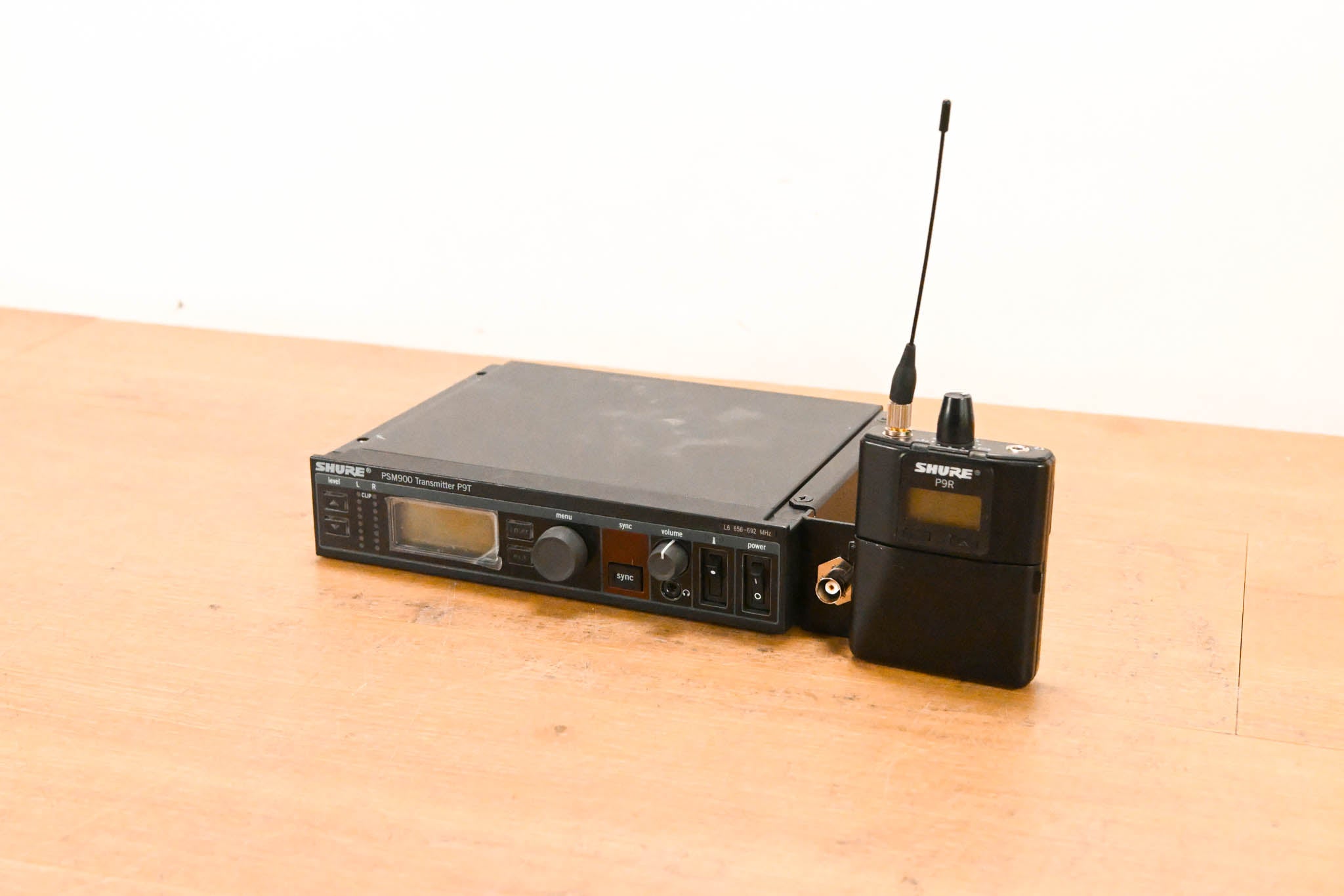 Shure PSM 900 Wireless IEM System L6 Band: 656-692 MHz (NO POWER SUPPLY)