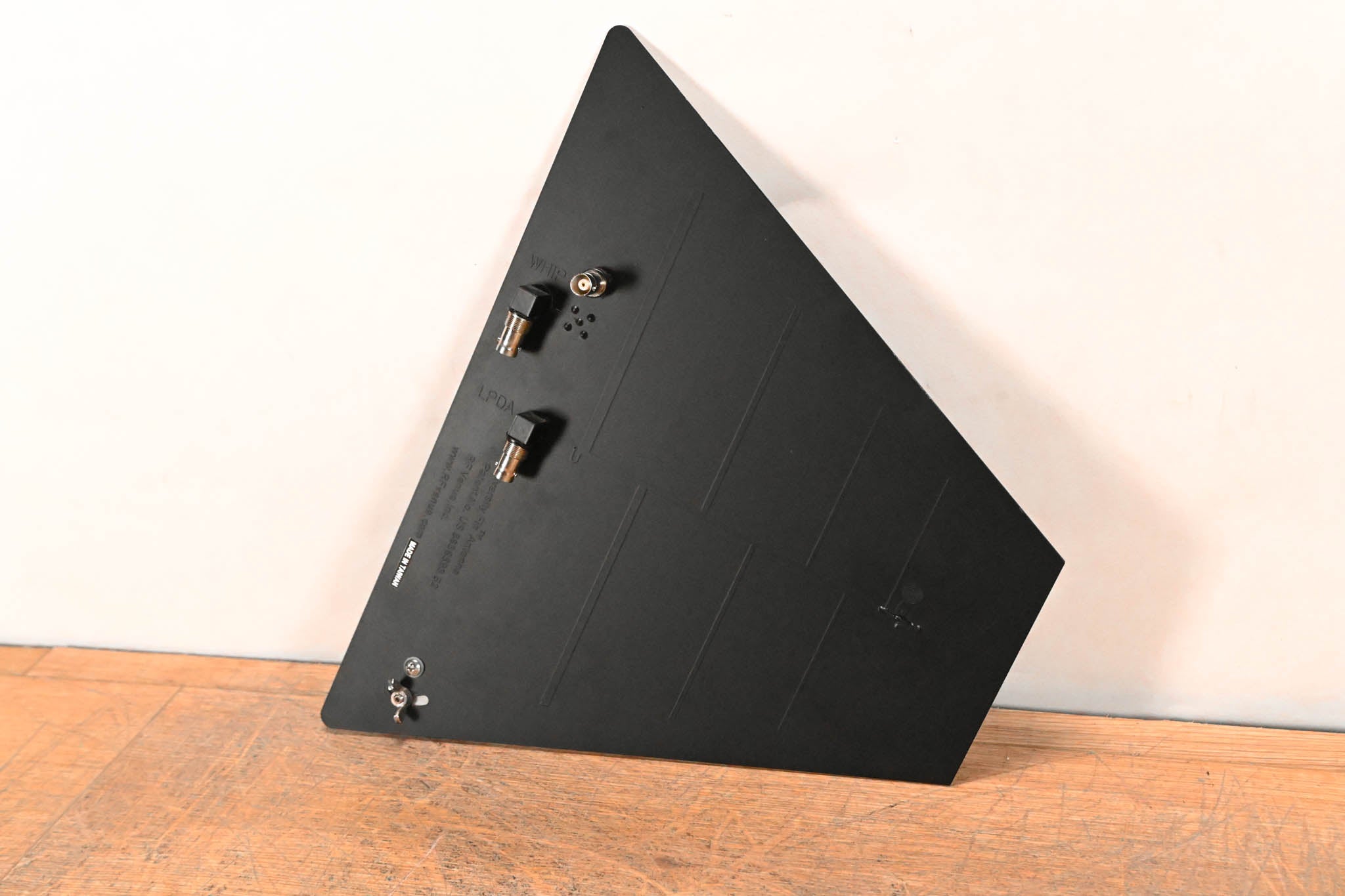 RF Venue Diversity Fin Antenna - 470-698 MHz