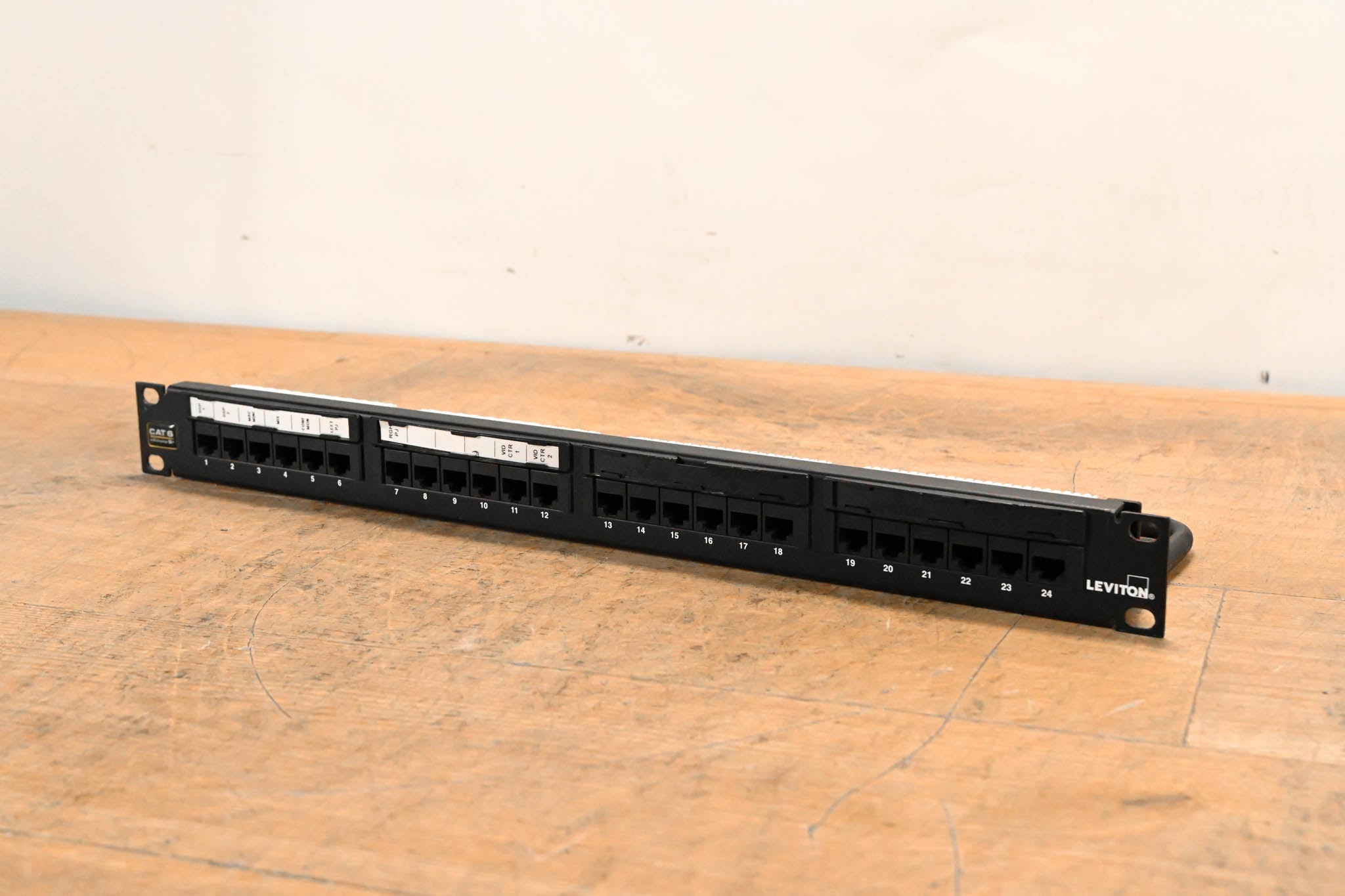 Leviton eXtreme 6+ 24-Port Cat 6 Universal Patch Panel CG01U04