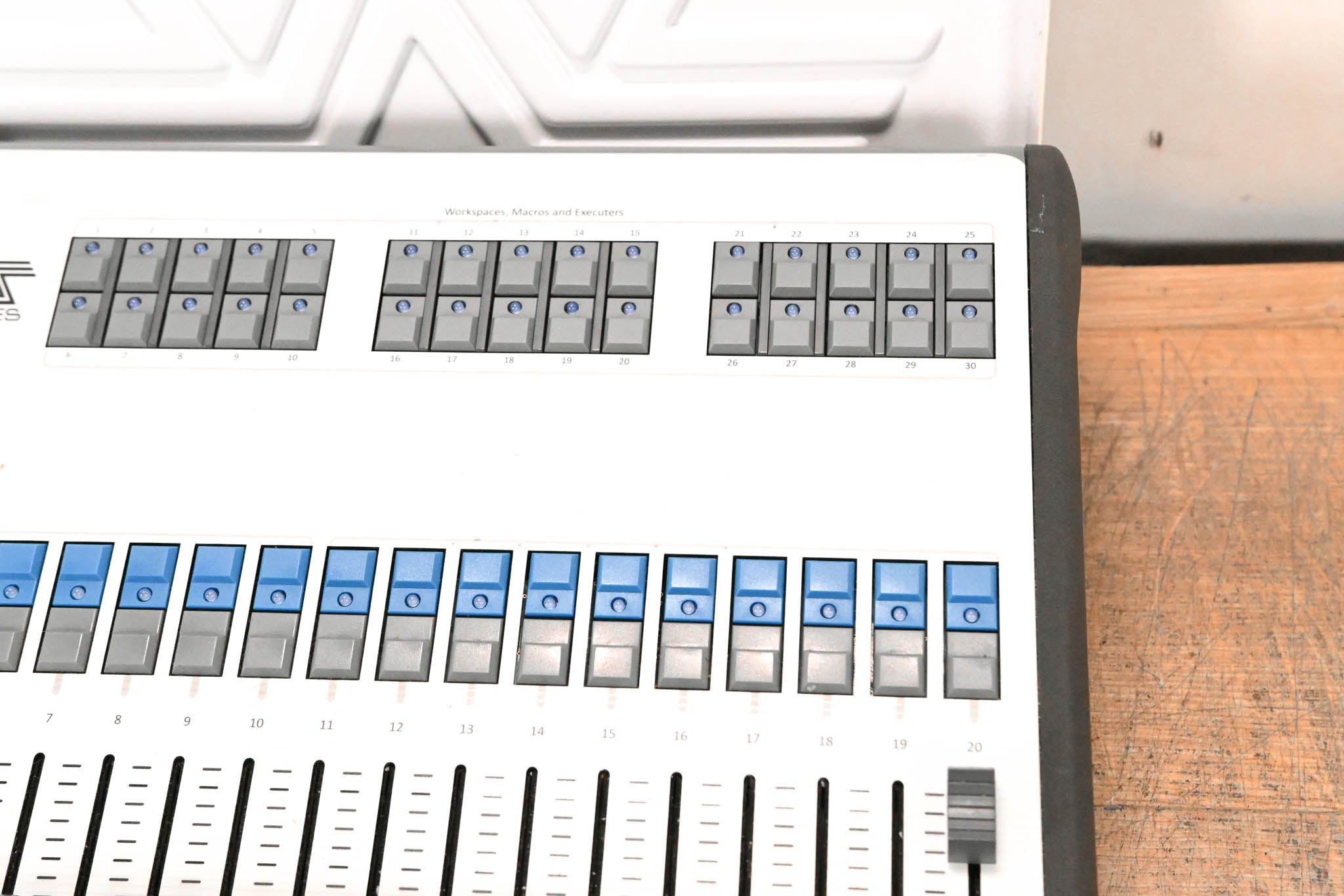 Avolites Titan Mobile Wing