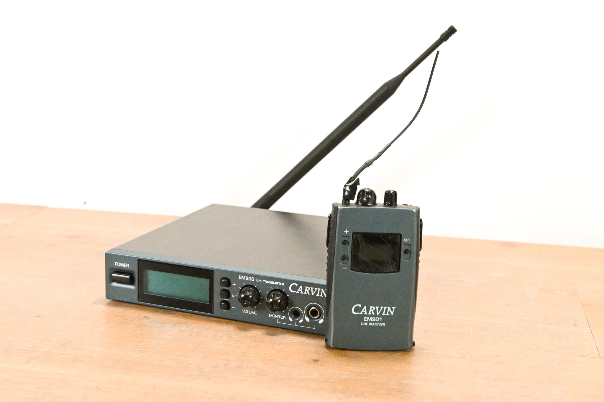 Carvin EM900 Wireless IEM System with EM901 Bodypack - 518-542 MHz