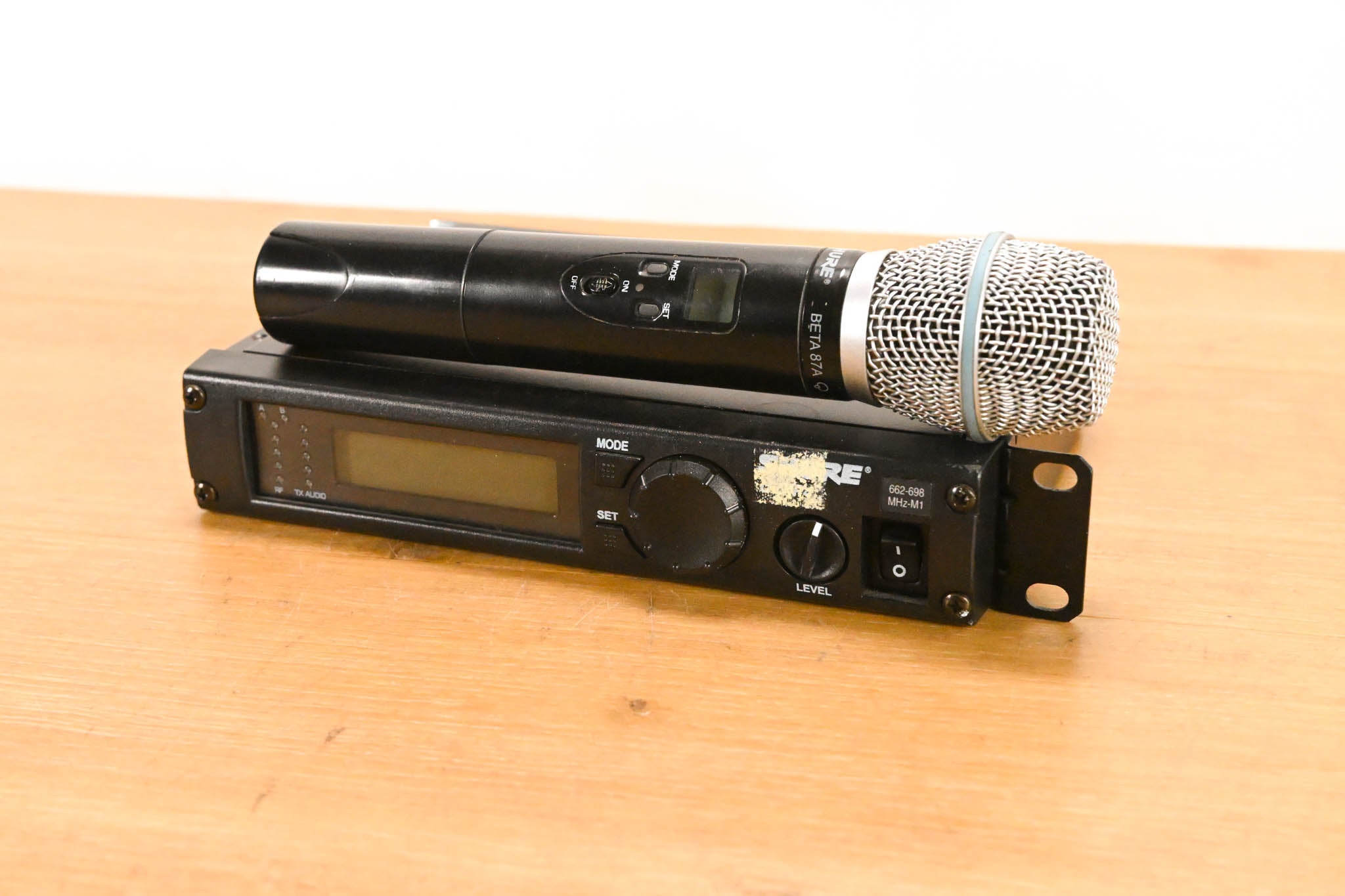 Shure ULXP24/BETA87A Handheld Wireless System - M1 Band NO POWER SUPPLY