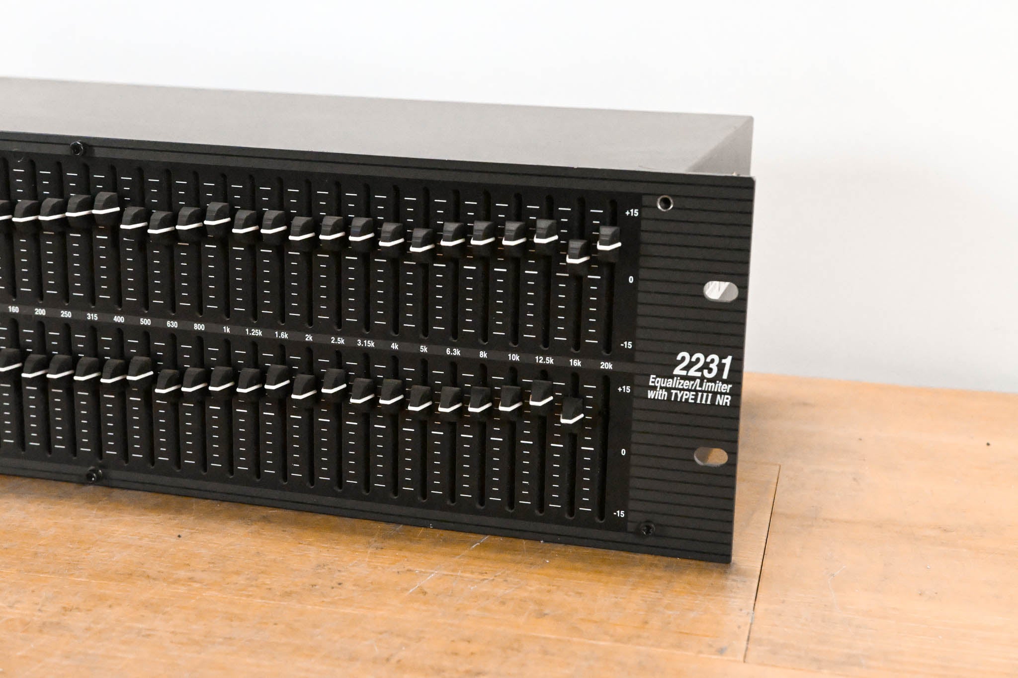dbx 2231 Dual-Channel 31-Band Graphic Equalizer/Limiter