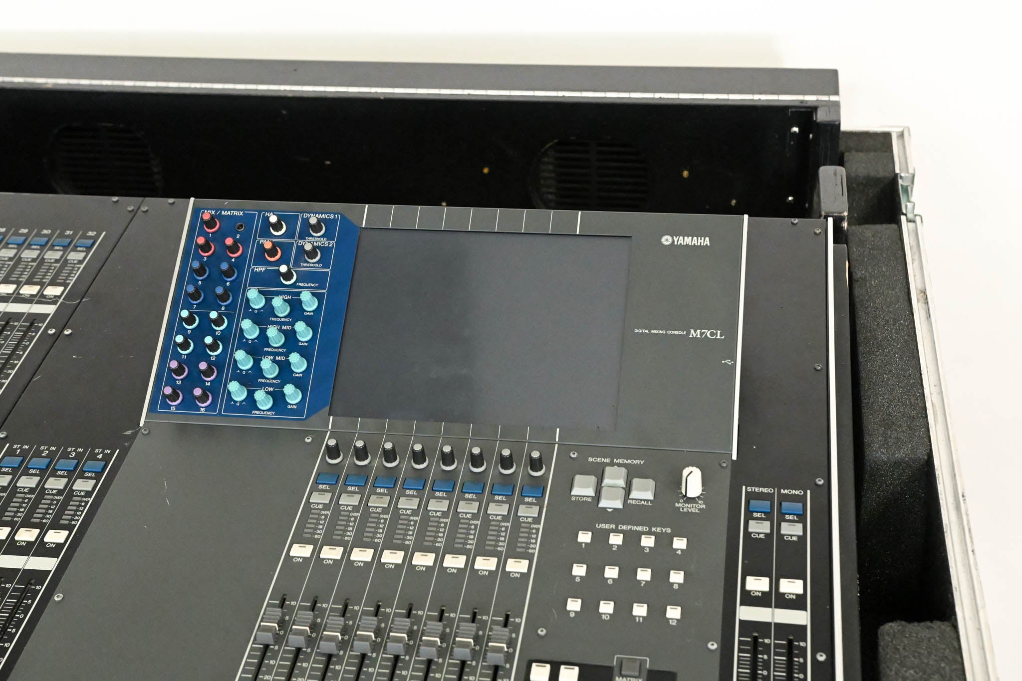 Yamaha M7CL-32 32-Channel Digital Audio Mixer with Road Case