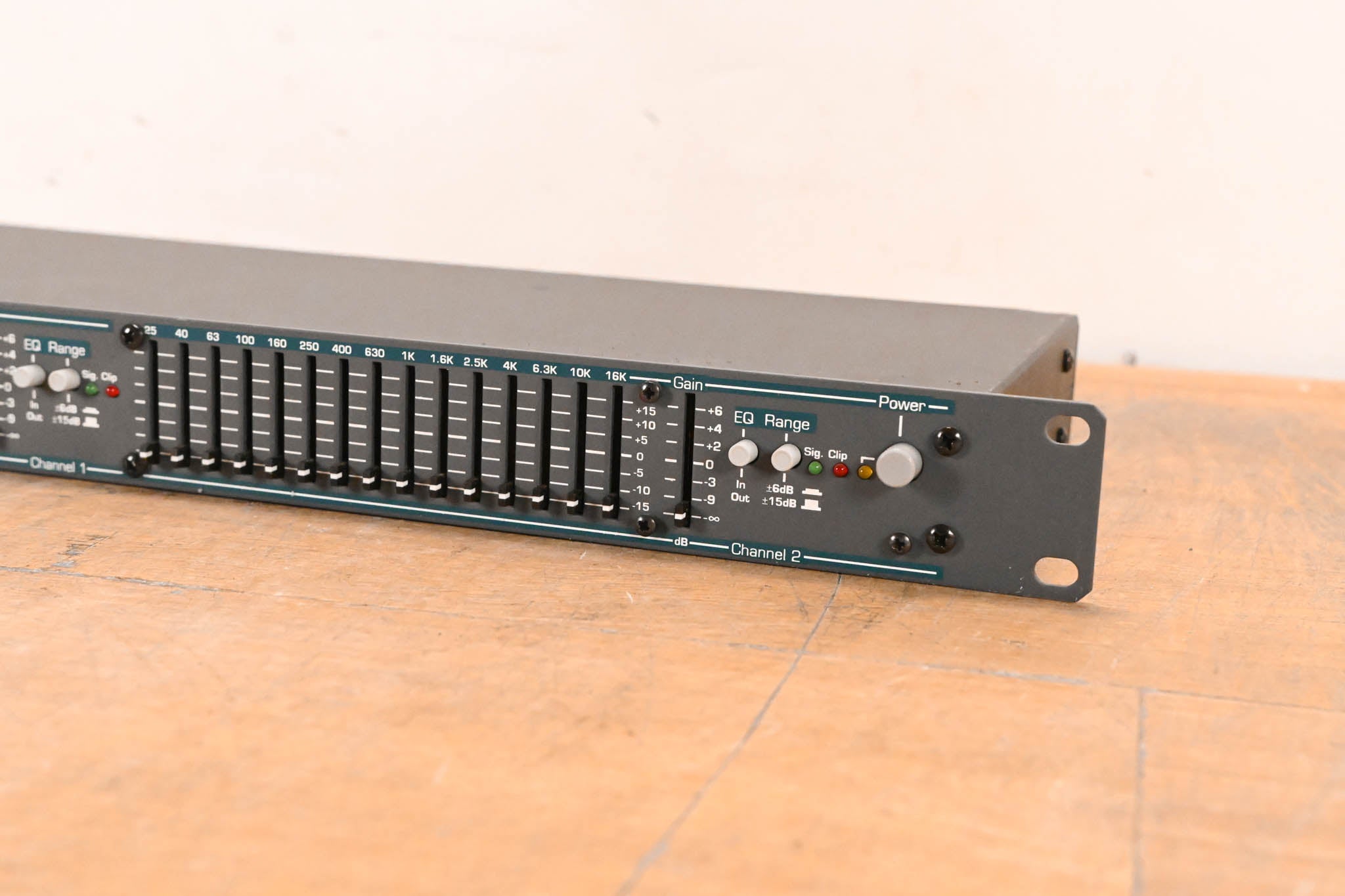 Ashly MQX-2150 Stereo 15-Band Graphic Equalizer