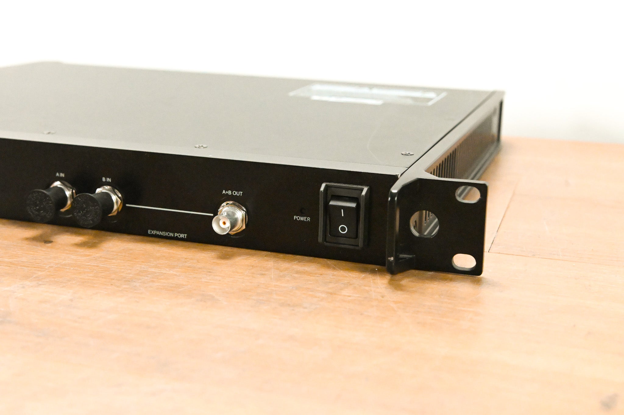 Shure PA821A Antenna Combiner for PSM Wireless Systems - 470-952 MHz