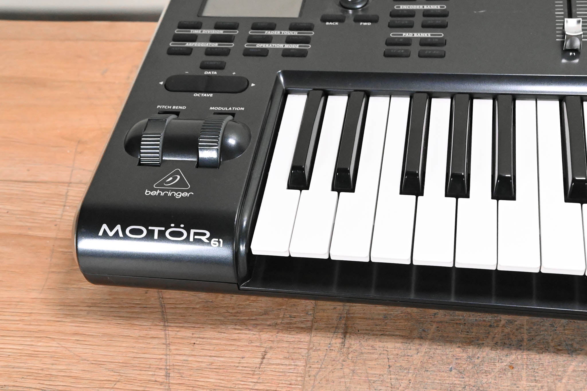 Behringer Motor 61 61-Key USB/MIDI Controller Keyboard (NO POWER SUPPLY)