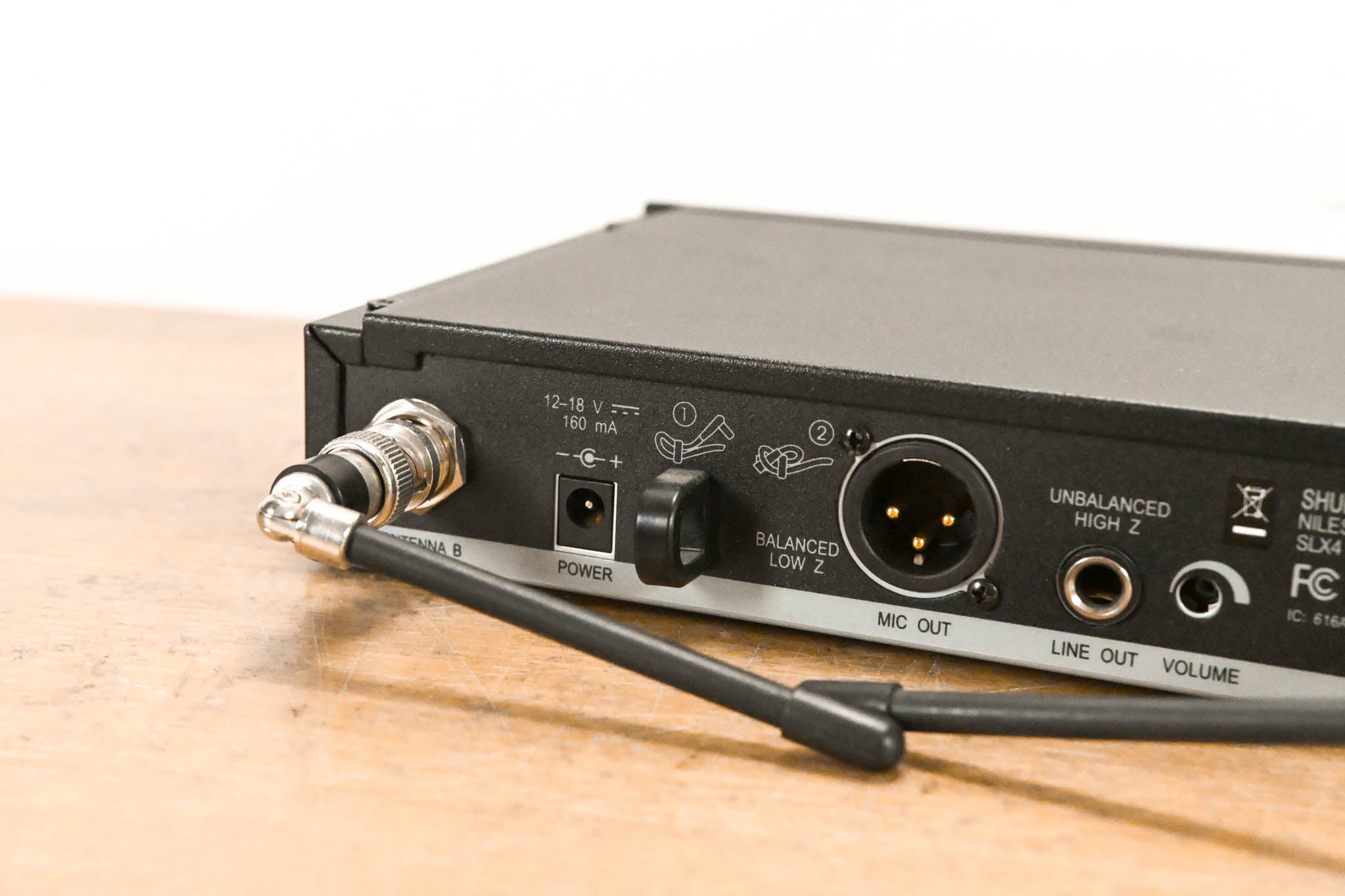 Shure SLX4 Wireless Receiver - H5 Band: 518-542 MHz (NO POWER SUPPLY)