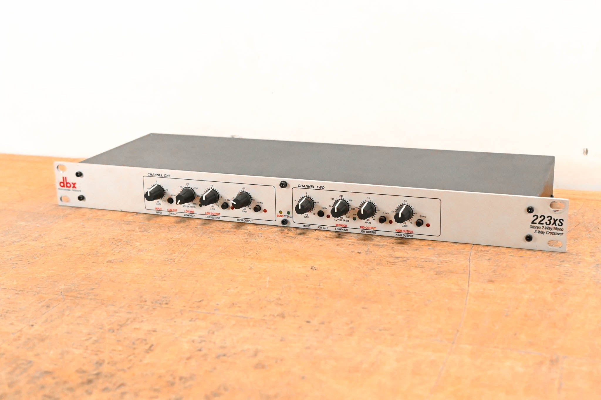 dbx 223xs Stereo 2-Way / Mono 3-Way Crossover