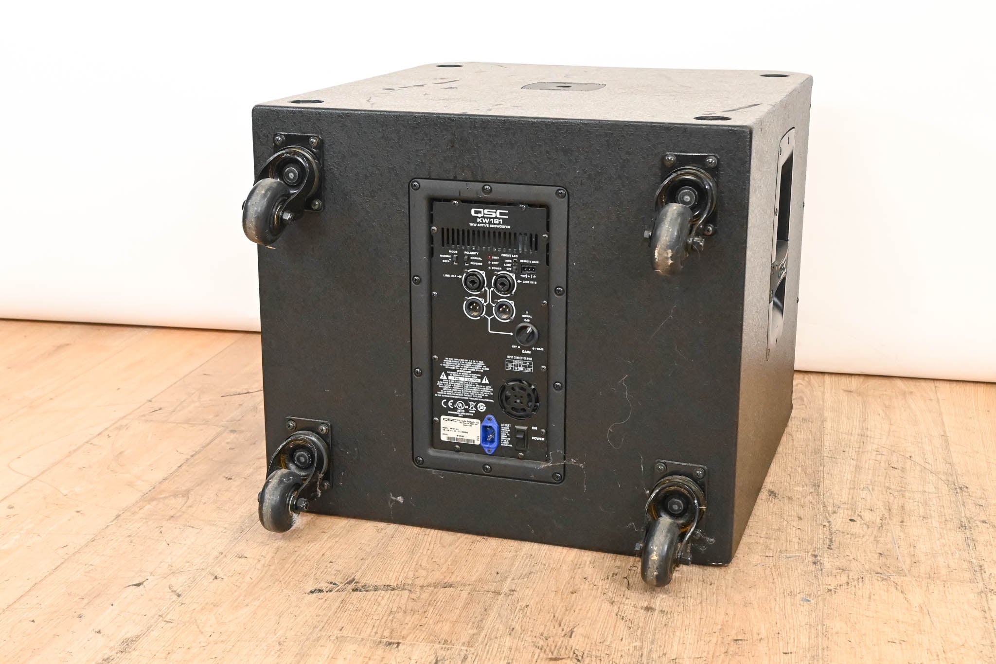 QSC KW181 1000W 18" Powered Subwoofer