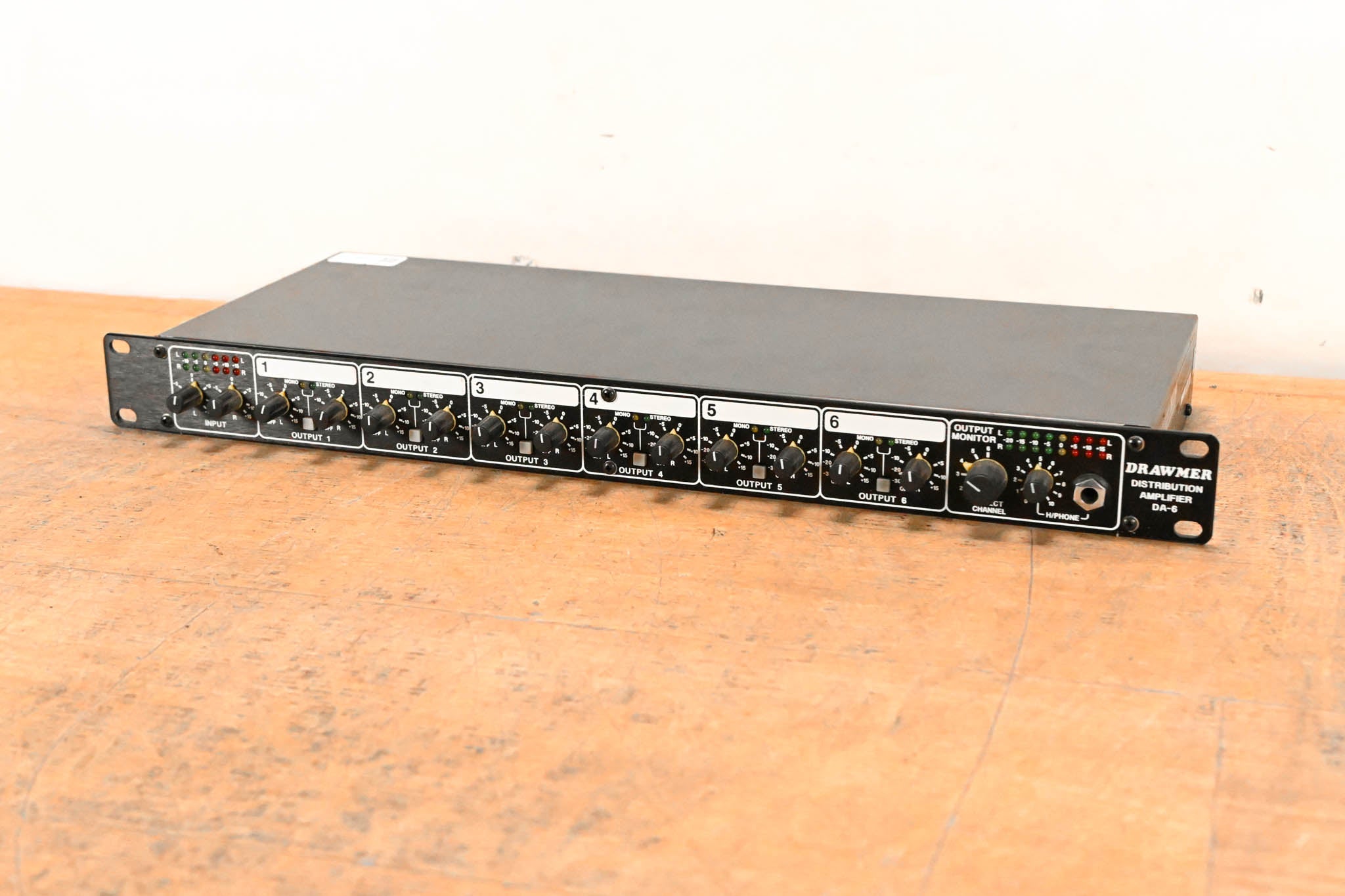 Drawmer DA-6 Stereo In, 6x Stereo Out Balanced Distribution Amplifier