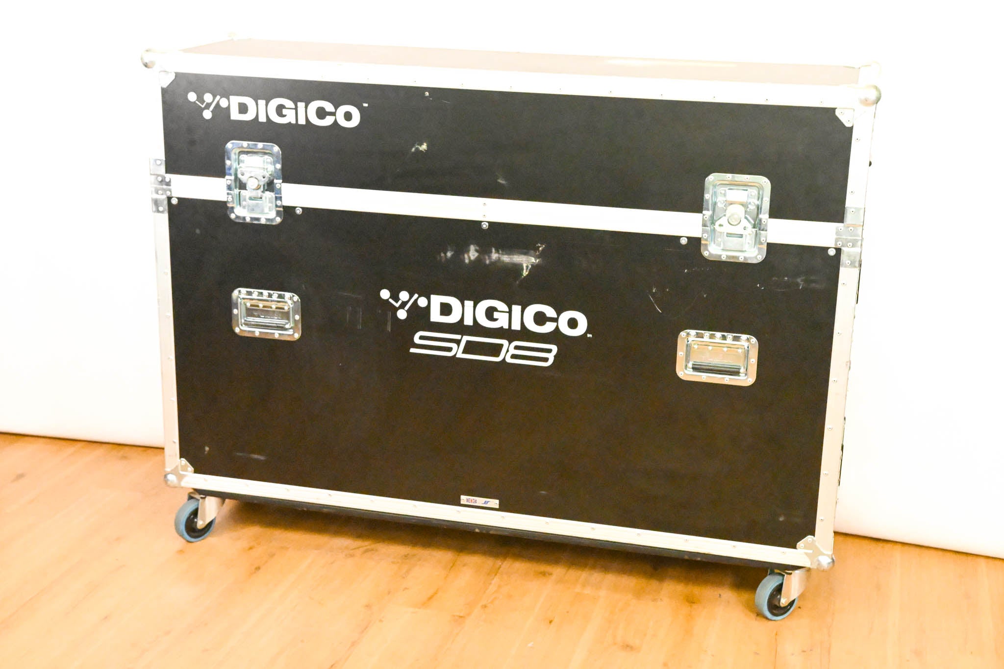 DiGiCo SD8 Digital Mixing Console w/ Waves Card, ST Optical & Road Case