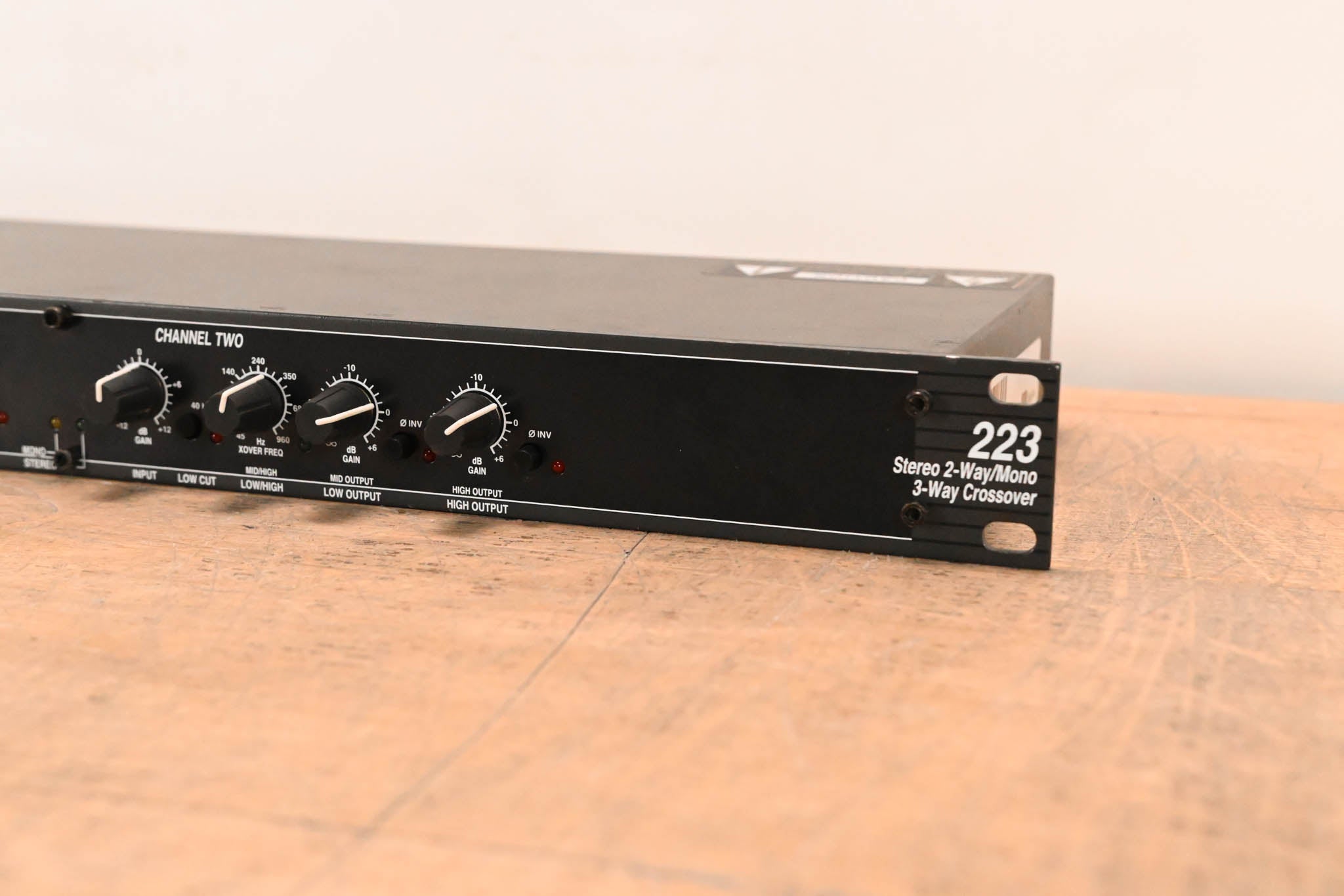 dbx 223 Stereo 2-Way / Mono 3-Way Crossover
