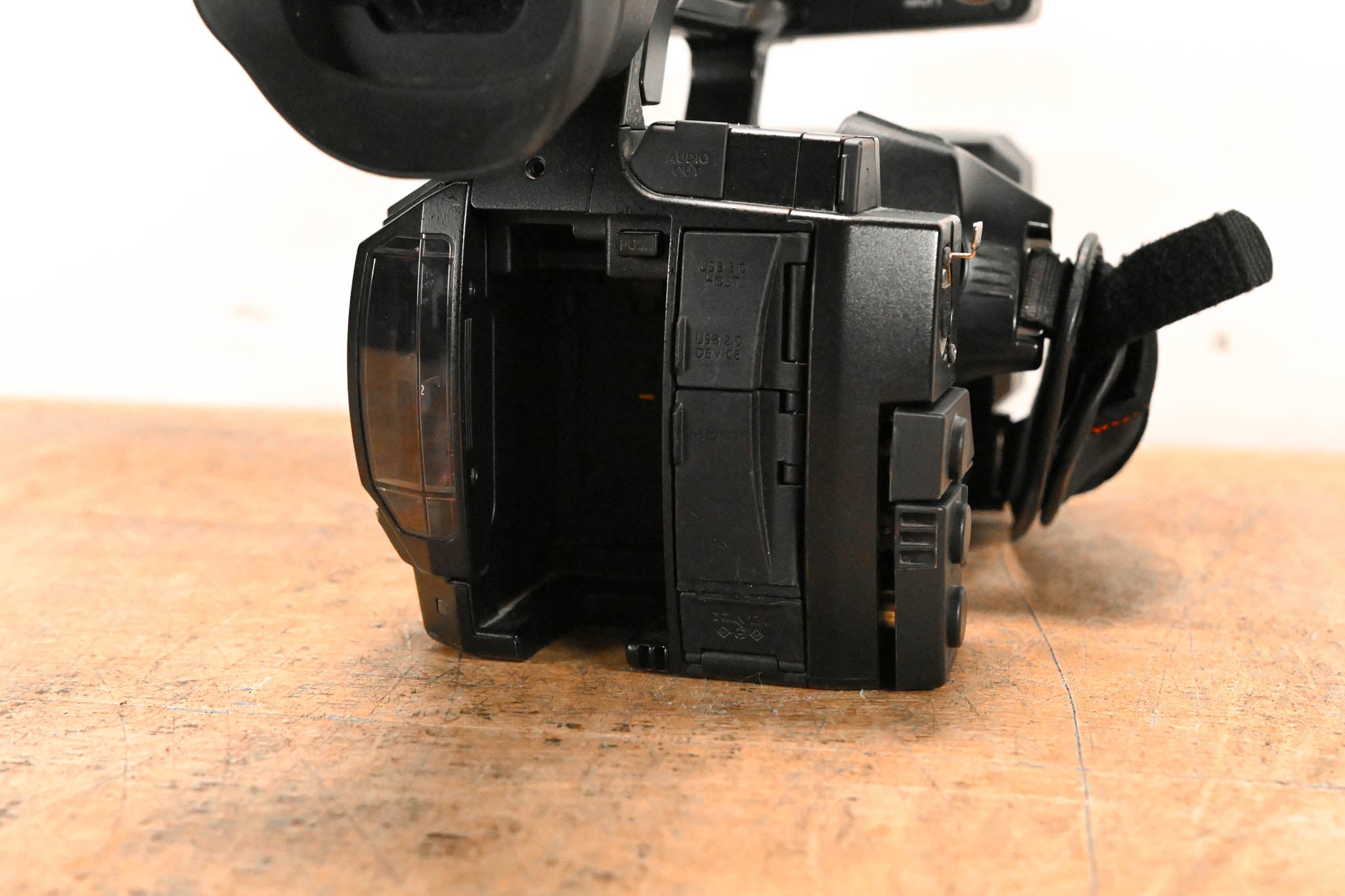 Panasonic AJ-PX270 microP2 AVC-ULTRA Handheld HD Camcorder