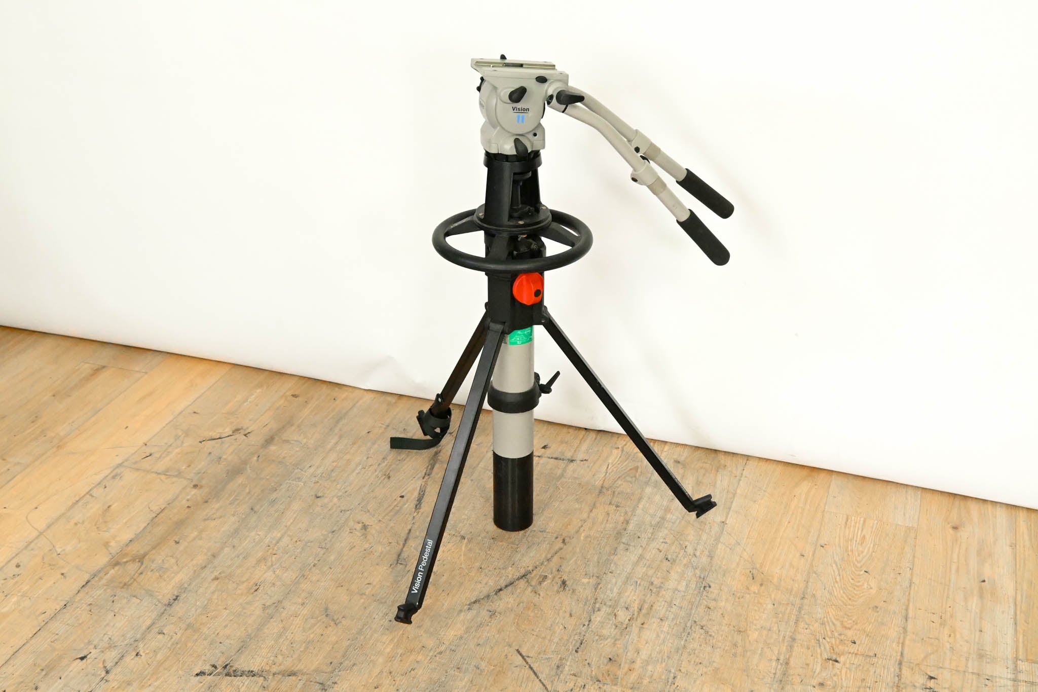 Vinten Vision 11 Fluid Head with 3320 Vision Pedestal