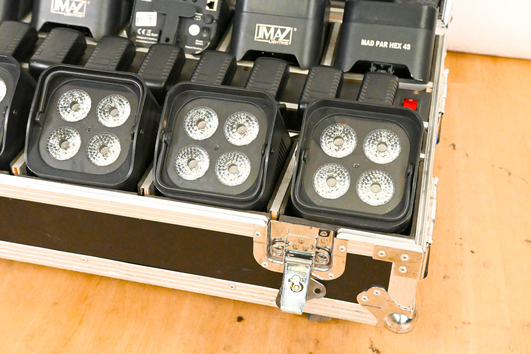 JMAZ Lighting MAD PAR HEX 4S Battery LED Uplight Kit w/ Charging Case