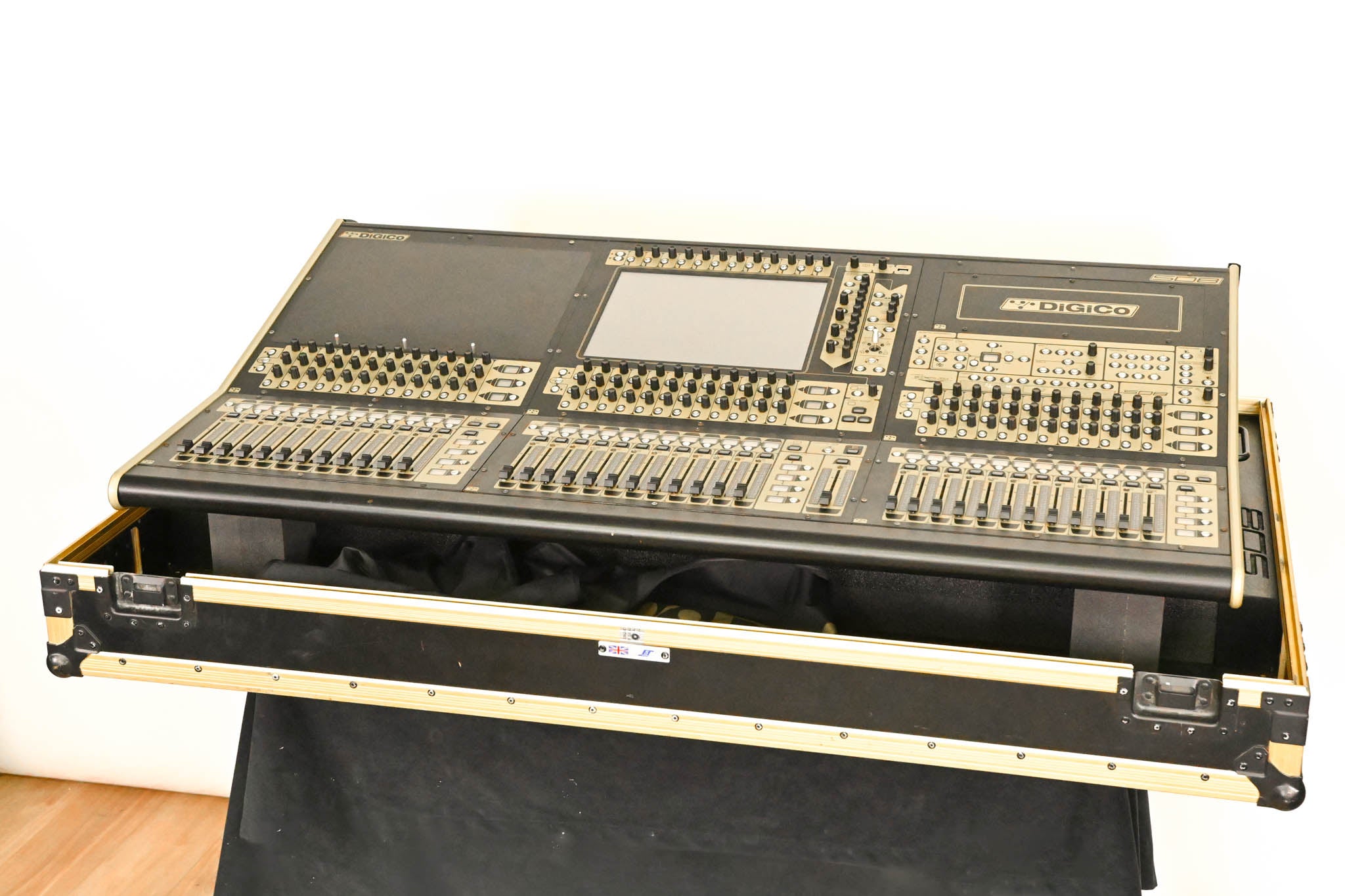 DiGiCo SD8 120-Channel Digital Mixing Console with Road Case