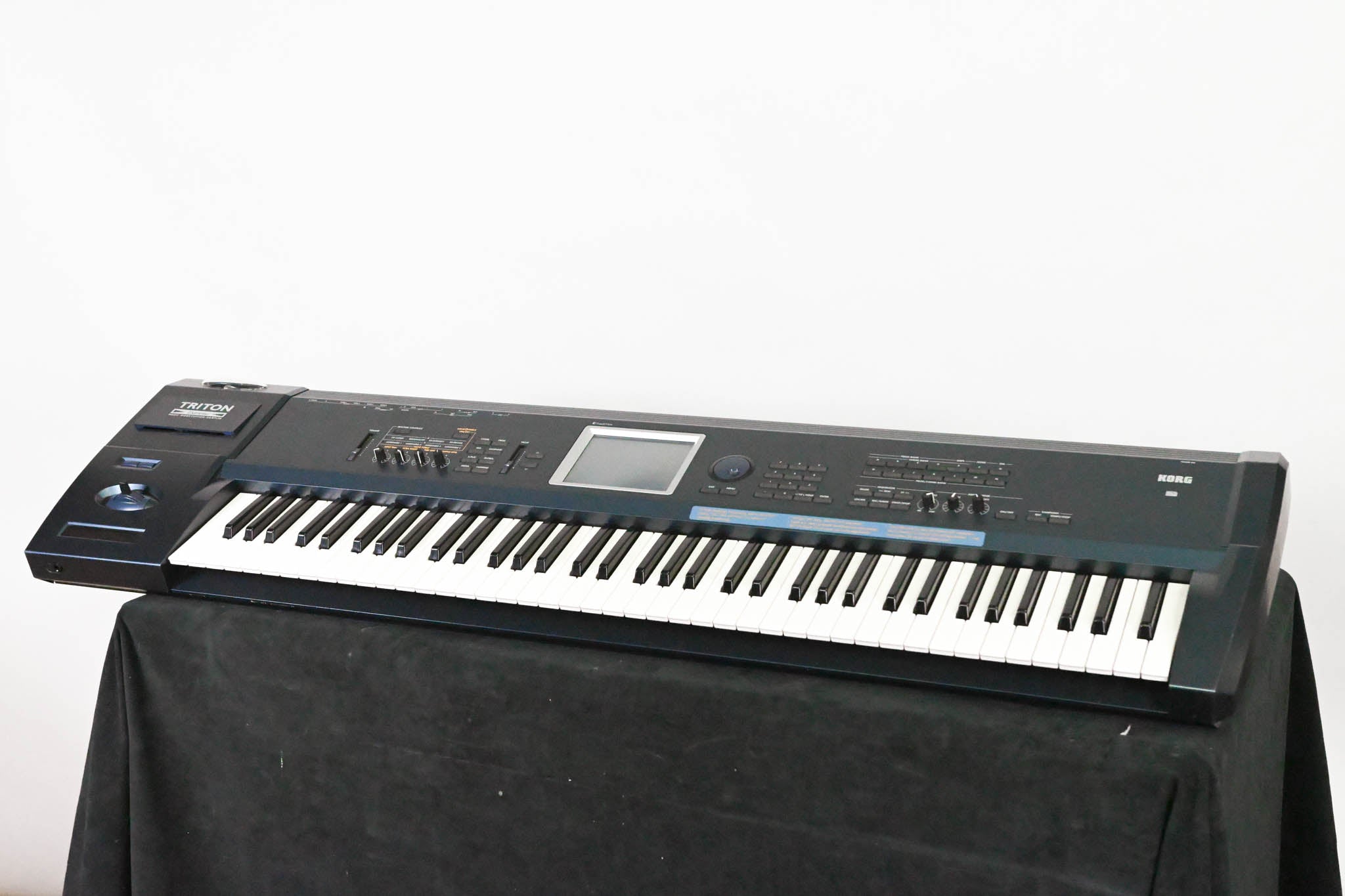 Korg Triton Extreme 76 76-Key 120-Voice Polyphonic Workstation