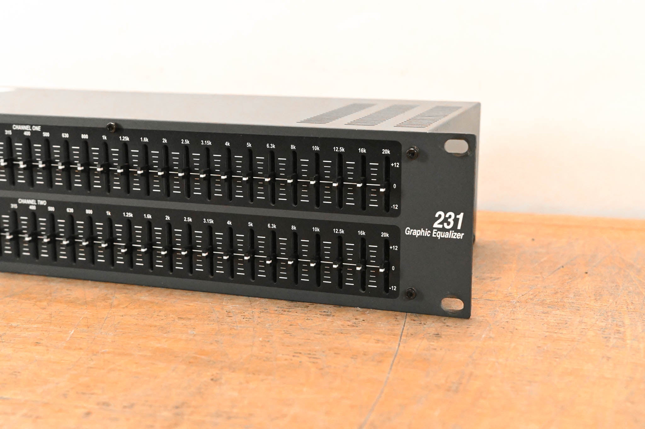 dbx 231 Dual-Channel 31-Band Graphic Equalizer