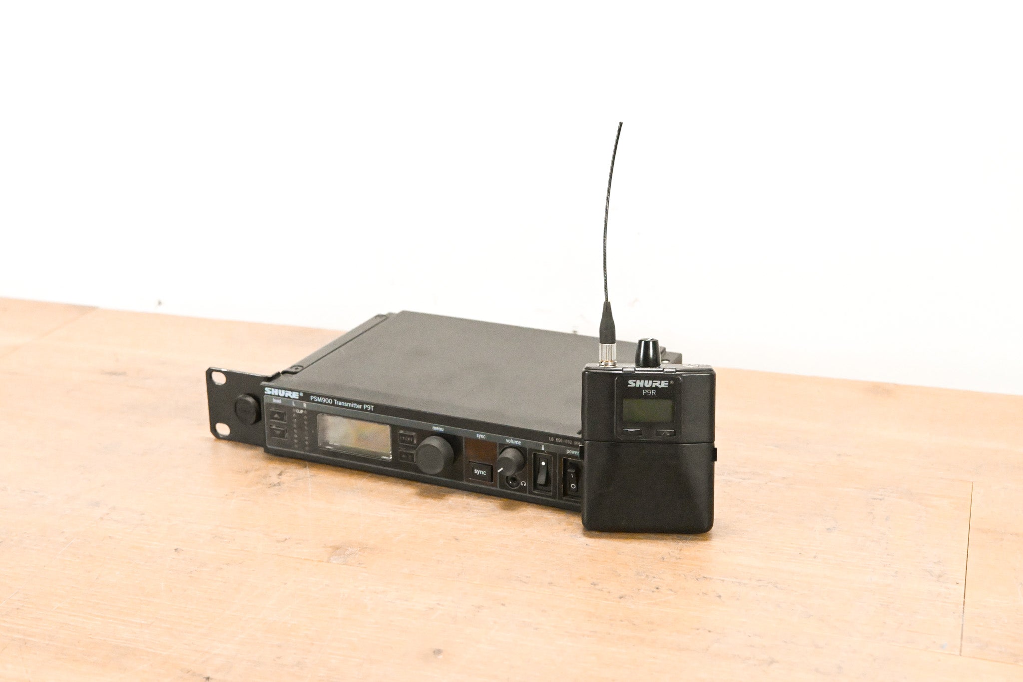 Shure PSM 900 Wireless IEM System L6 Band: 656-692 MHz (NO POWER SUPPLY)