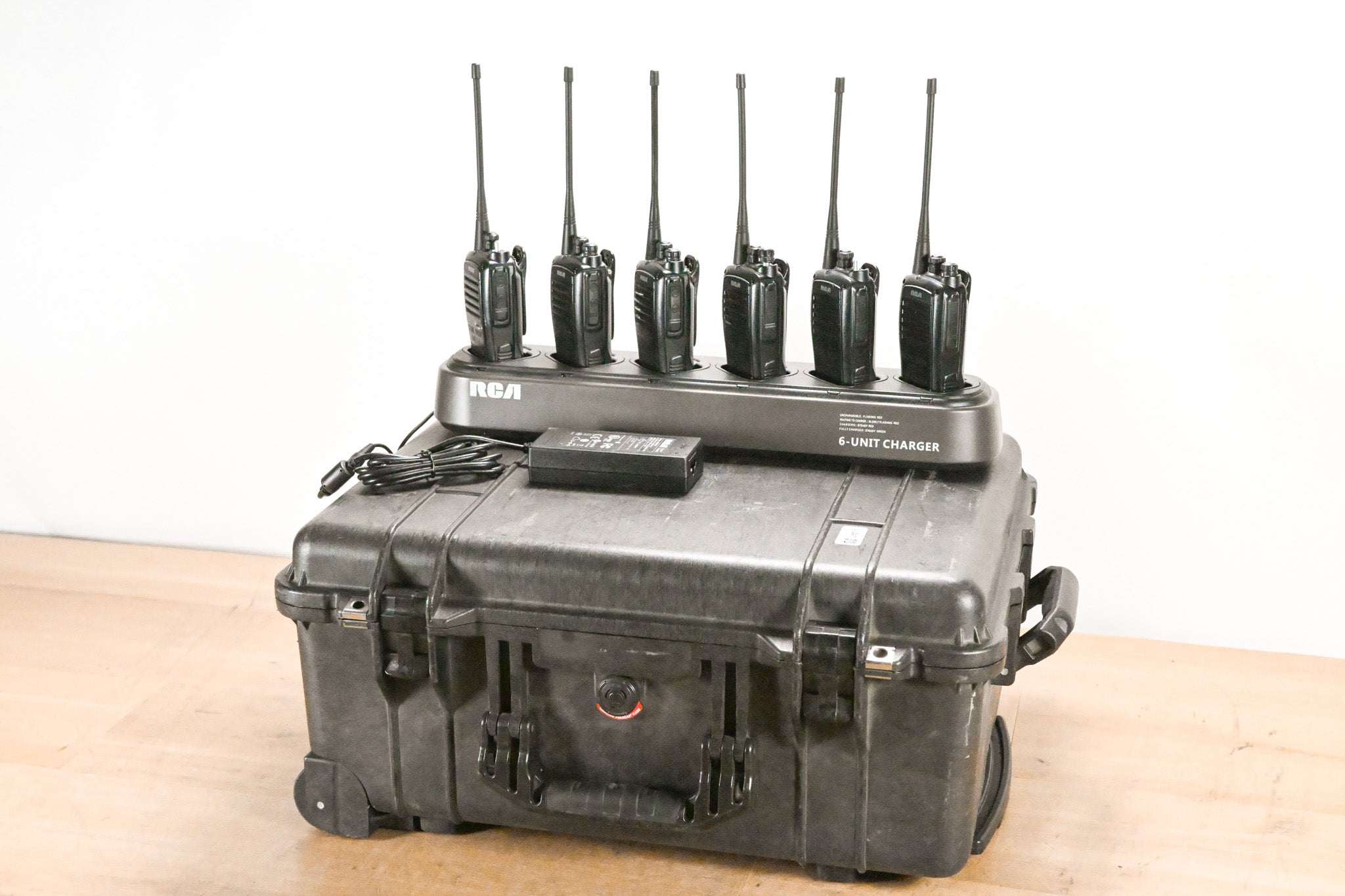RCA BR250U Two-Way Radio 450-470MHz (6-Pack w/ Charger & Batteries)
