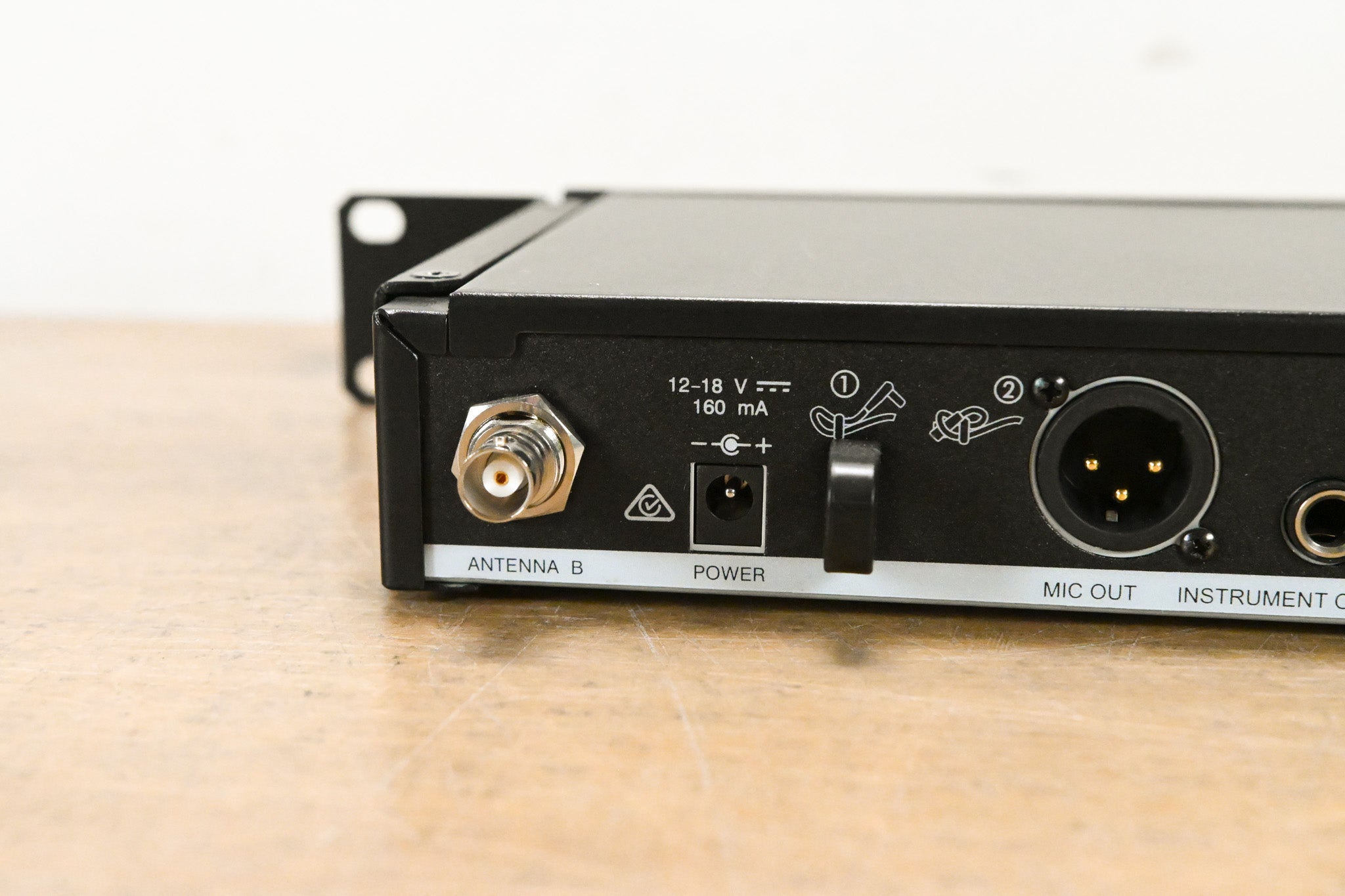 Shure SLX4 Wireless Receiver - G4 Band: 470-494 MHz (NO POWER SUPPLY)