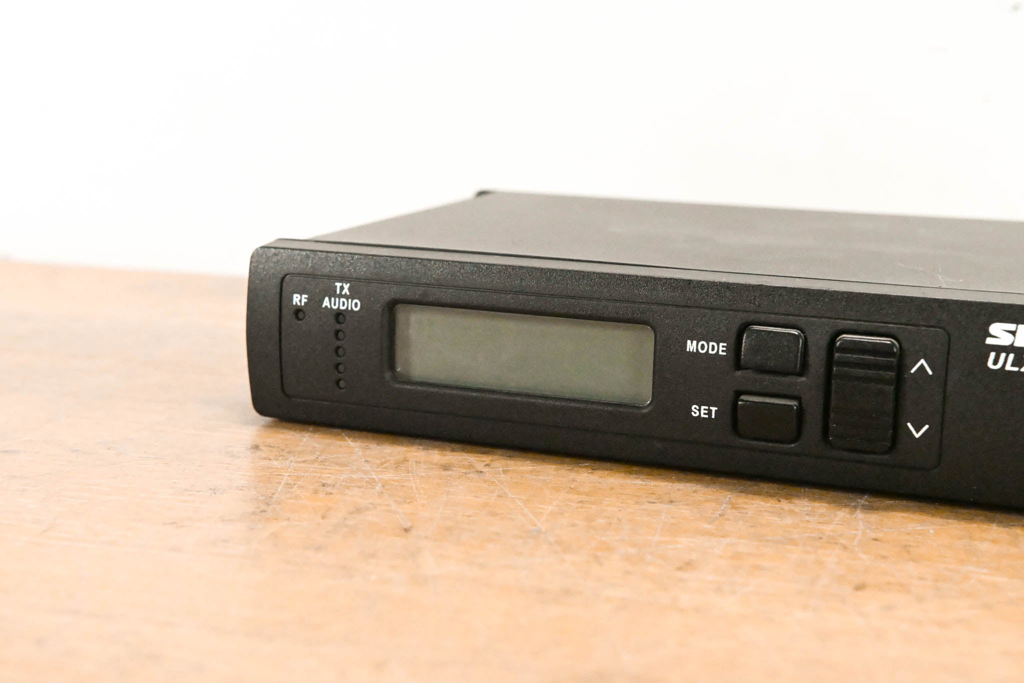 Shure ULXS4 Wireless Receiver - M1 Band: 662-698 MHz (NO POWER SUPPLY)