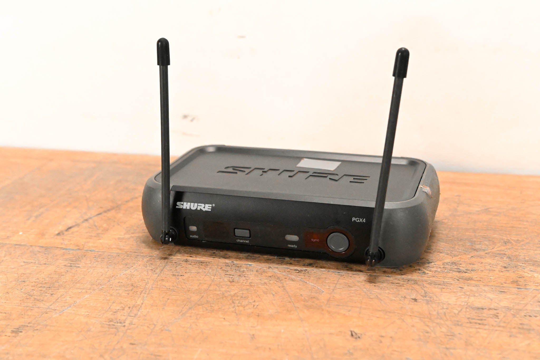 Shure PGX4 Wireless Diversity Receiver - H6 Band: 524-542 MHz (NO PSU)