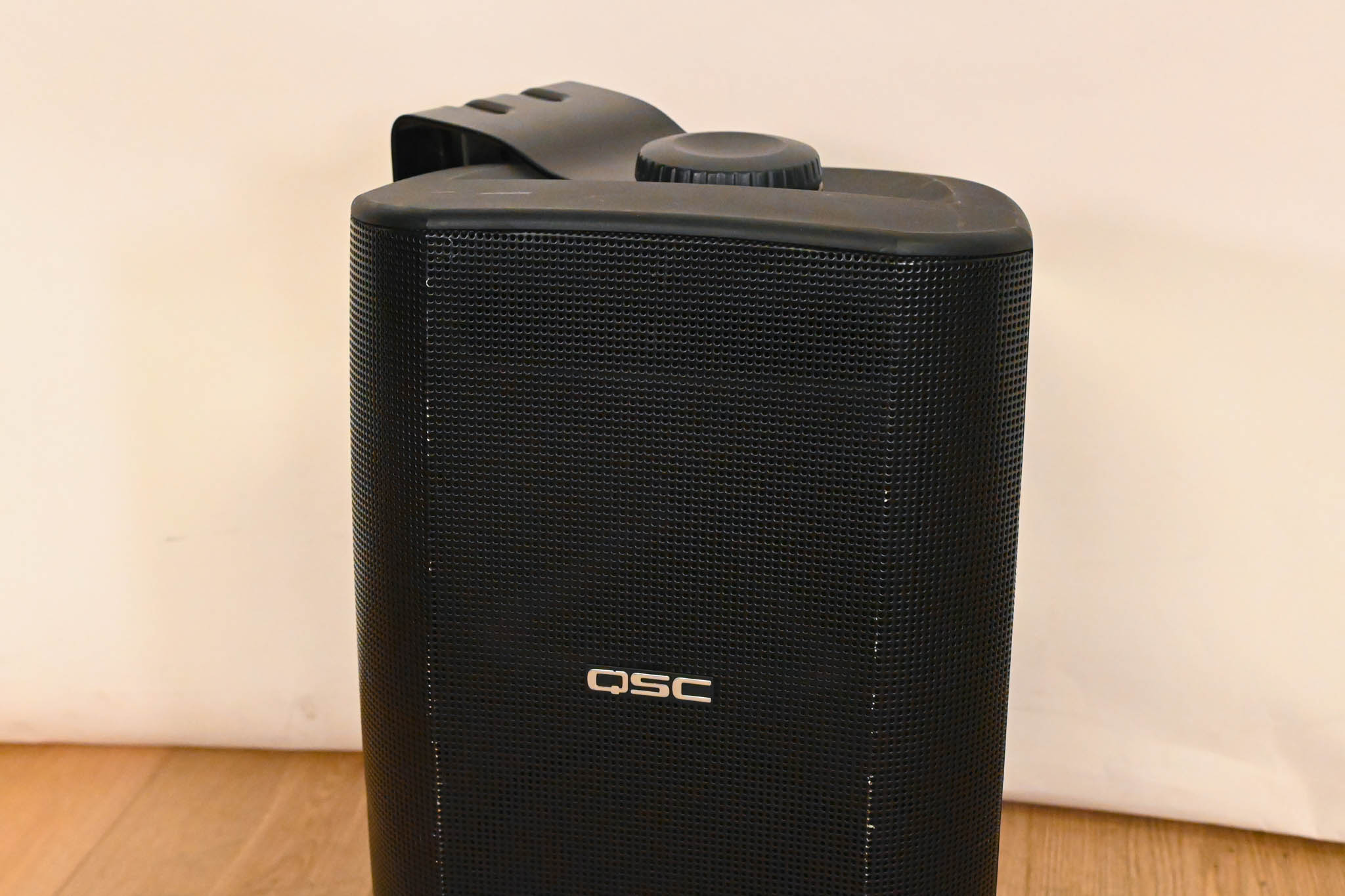 QSC I-82H 8" 2-Way 200-Watt Passive PA Speaker