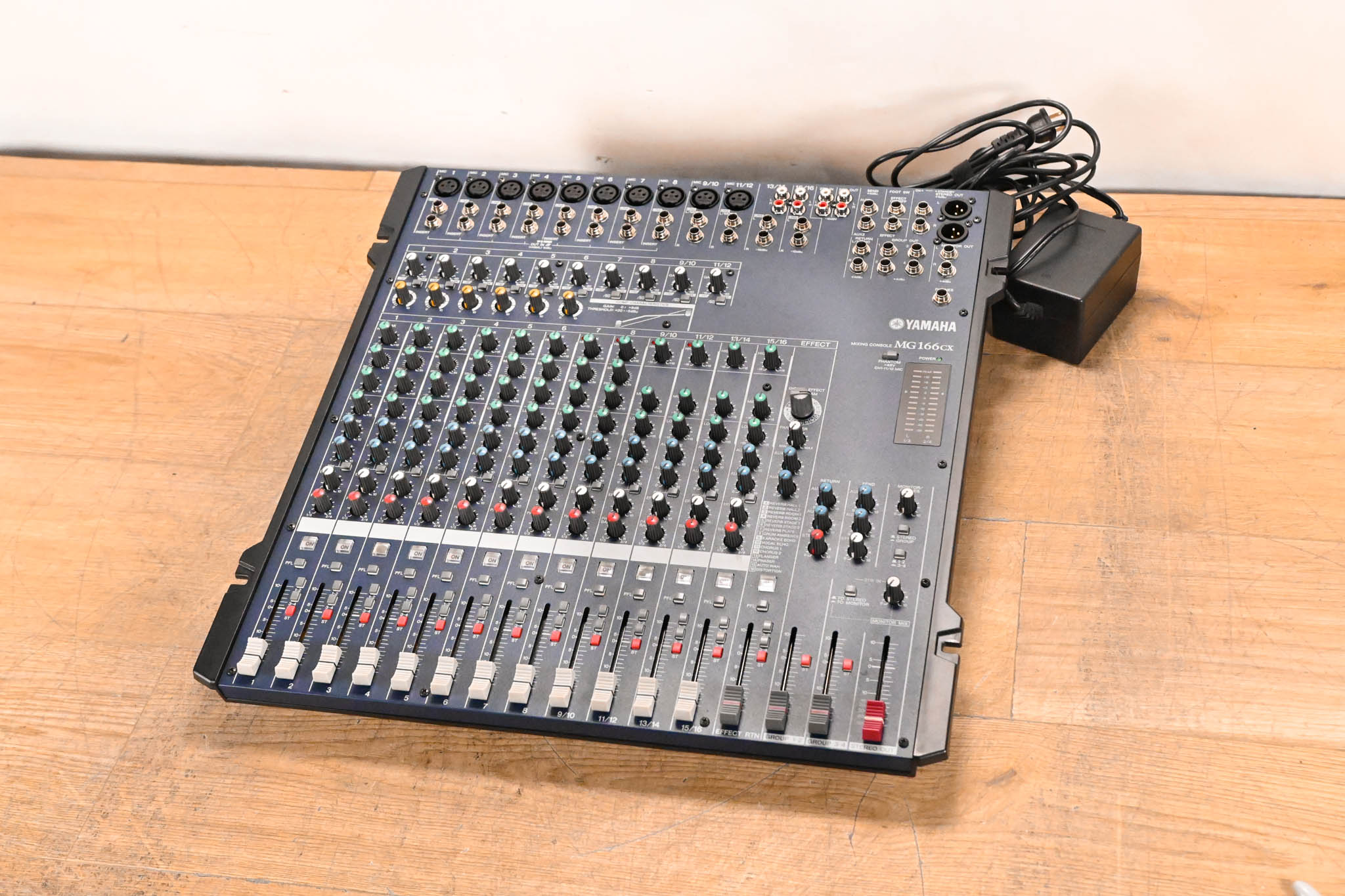 Yamaha MG166CX 16-Channel, 6-Bus Analog Mixer