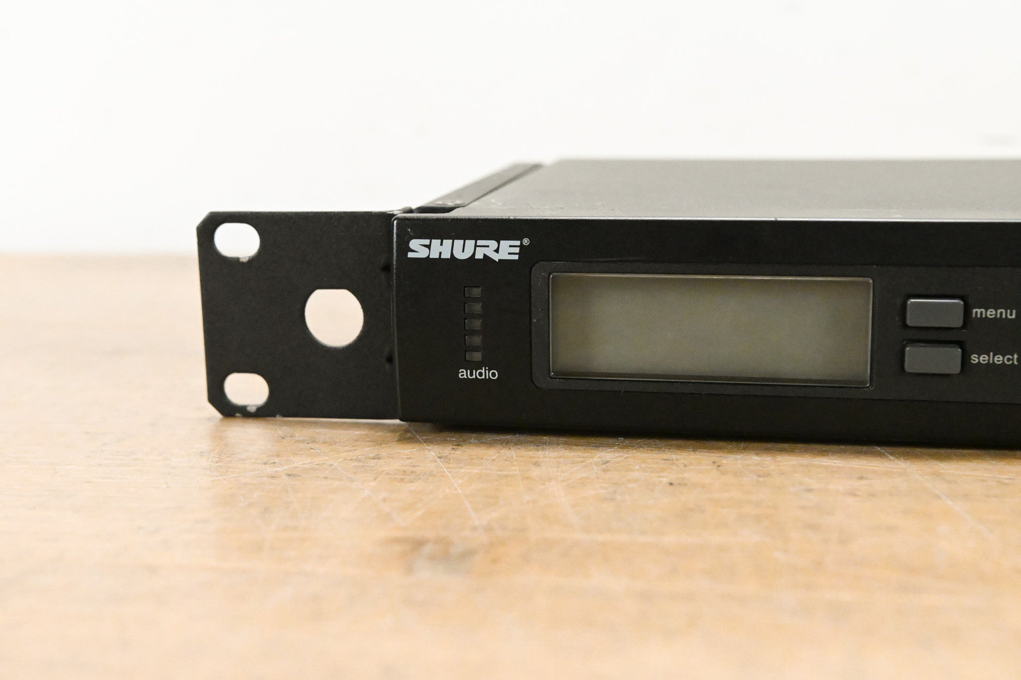 Shure SLX4 Wireless Receiver - J3 Band: 572-596 MHz (NO POWER SUPPLY)