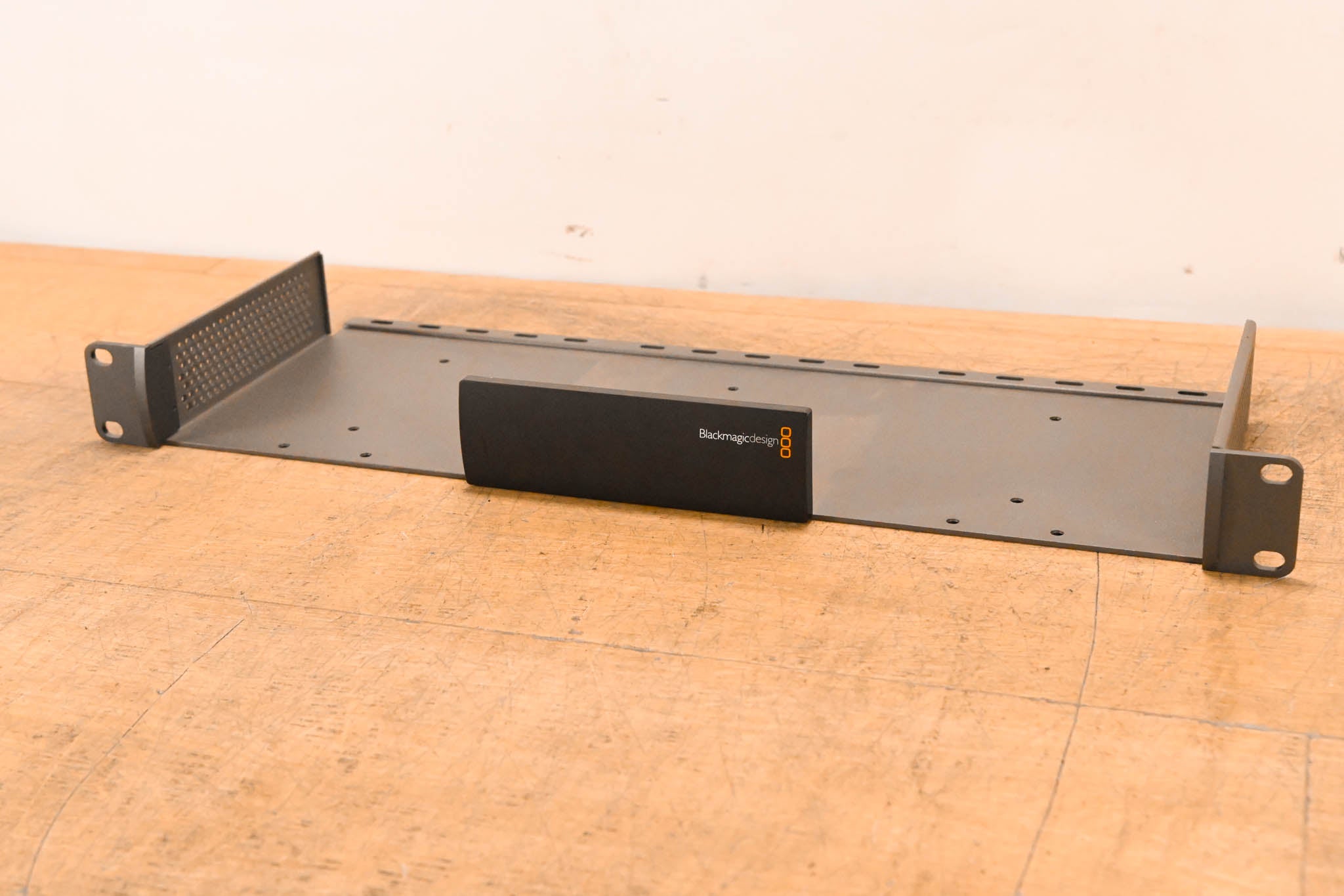 Teranex Mini Rack Shelf ブラック Universal Rack Shelf- by Blackmagic Design - Z Systems Inc.