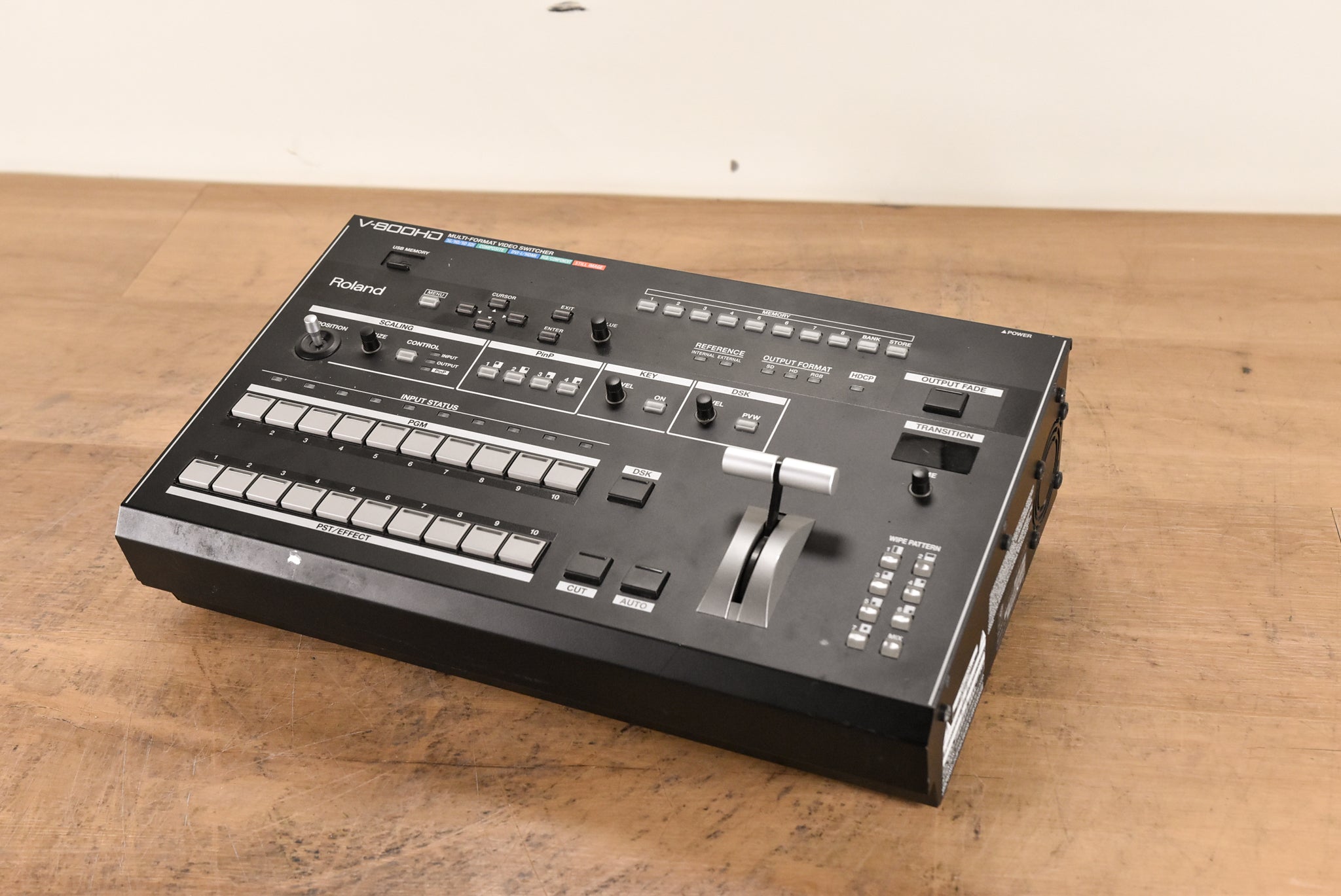 Roland V-800HD Multi-Format Video Switcher
