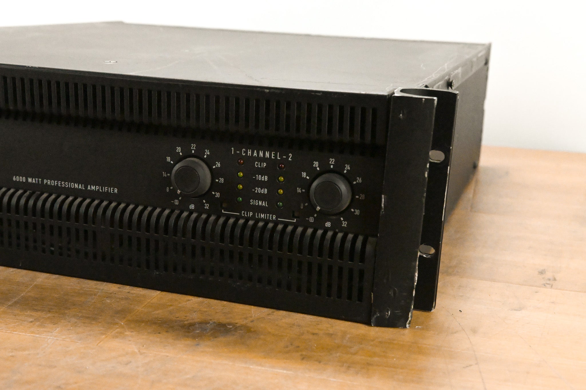 QSC PowerLight 6.0 II 2-channel Power Amplifier