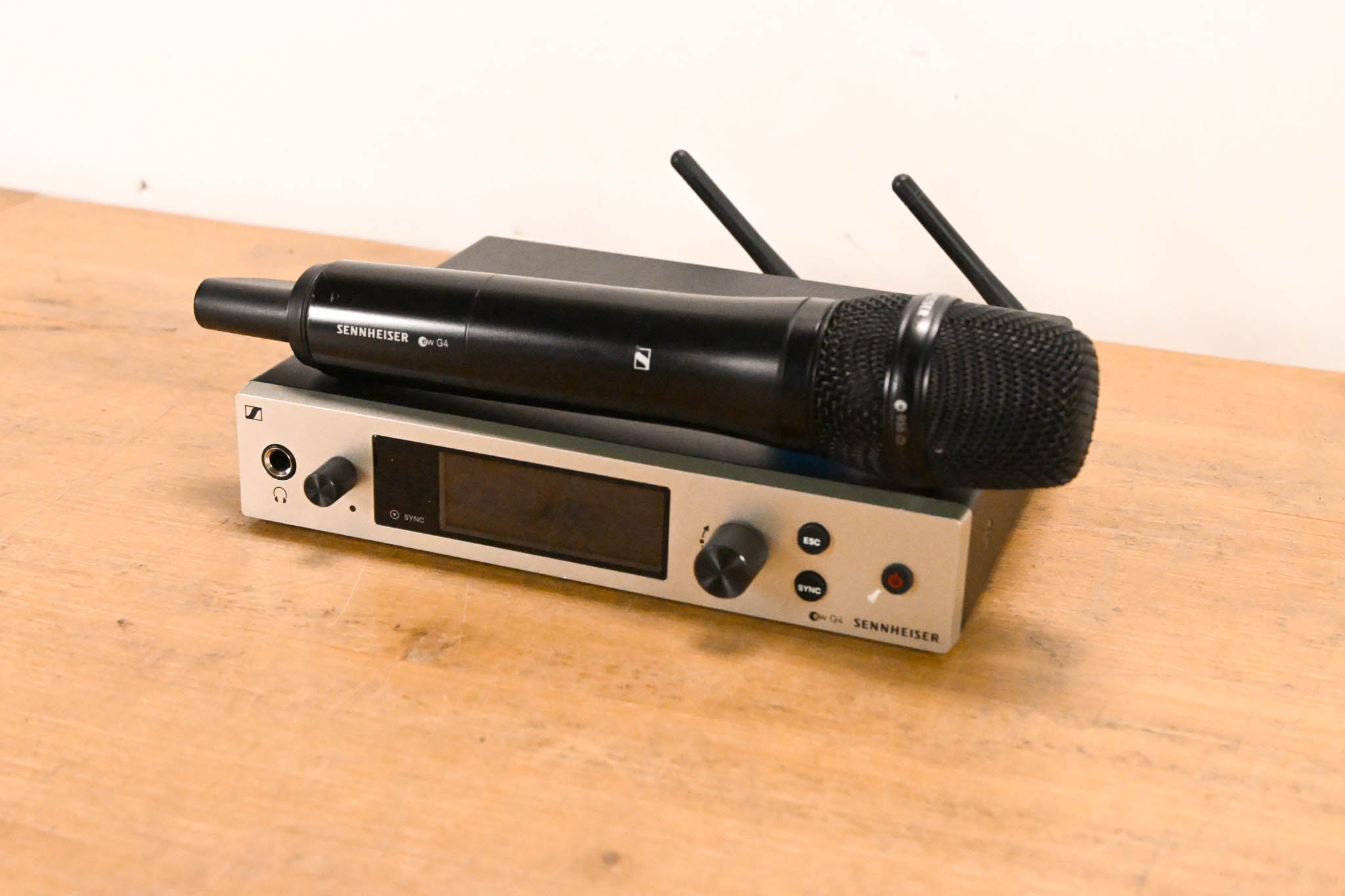 Sennheiser EW 500 G4-935 Handheld Microphone System - AW+ Band (NO PSU)