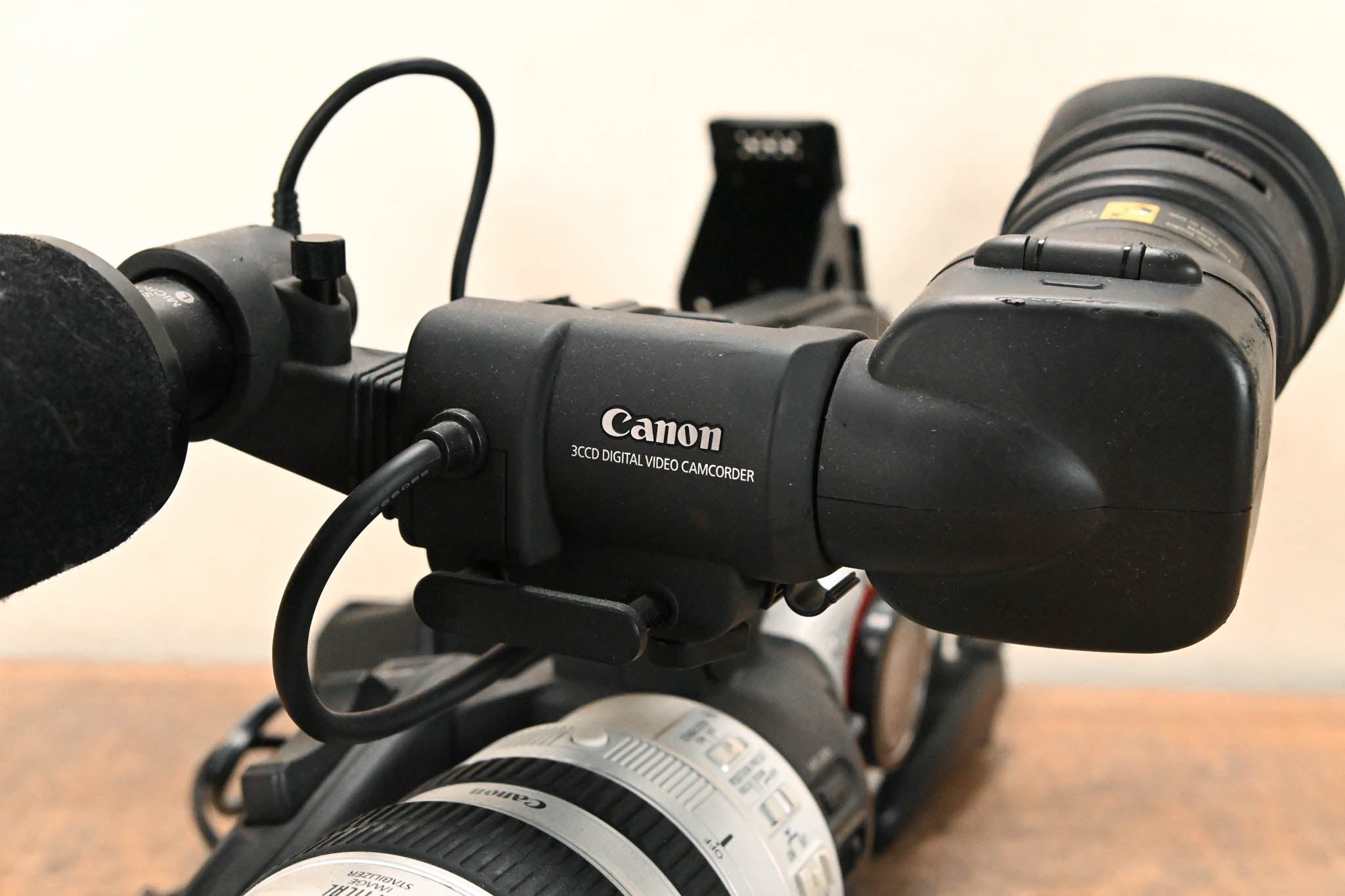 Canon XL2 3CCD MiniDV Camcorder with 20x Optical Zoom Lens
