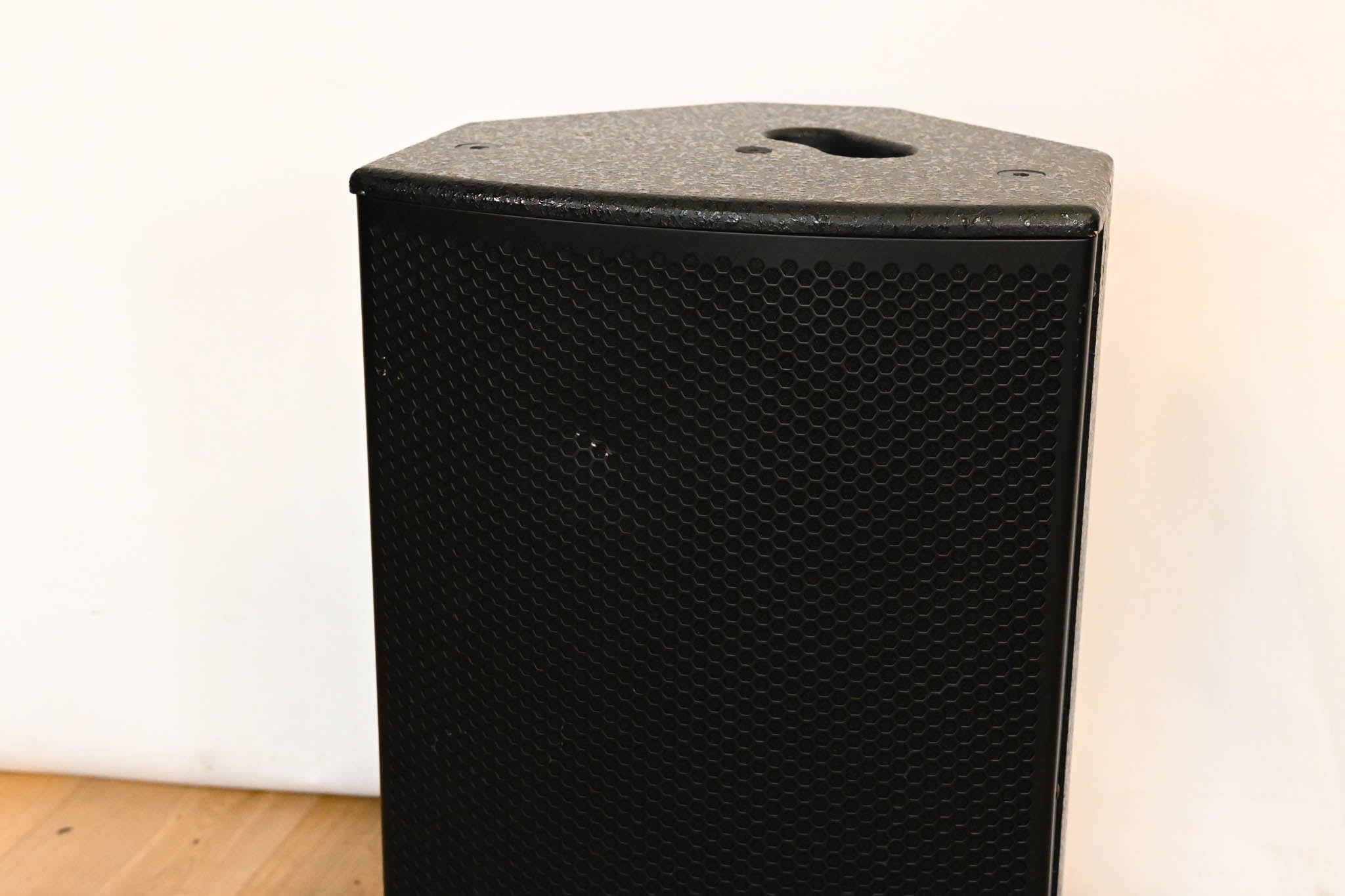 Turbosound NuQ102-AN 10" 600W Loudspeaker w/ Klark Teknik DSP & Ultranet