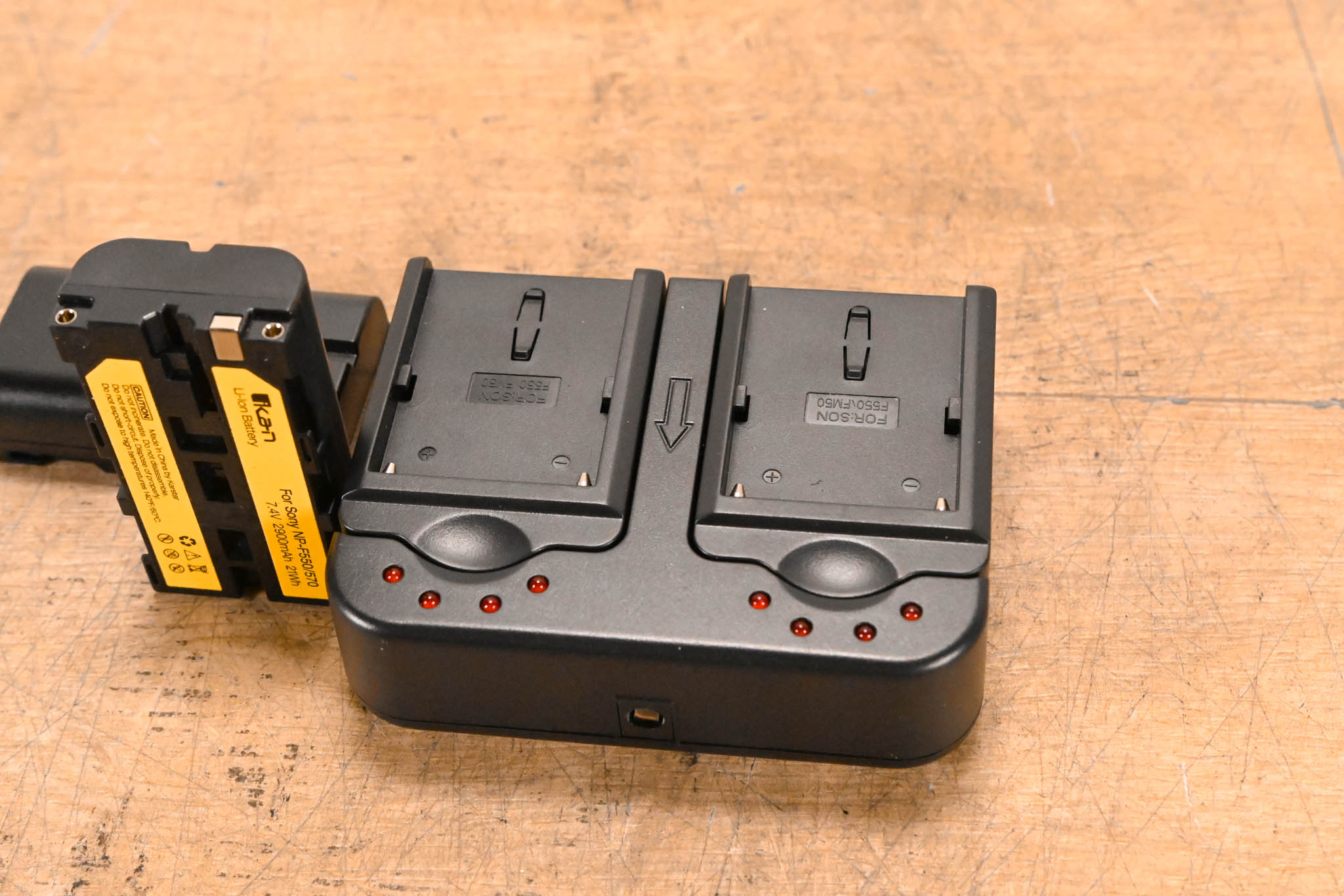 Ikan OYB240 Onyx 240 Bi-Color On-Camera LED Light w/ Accessories