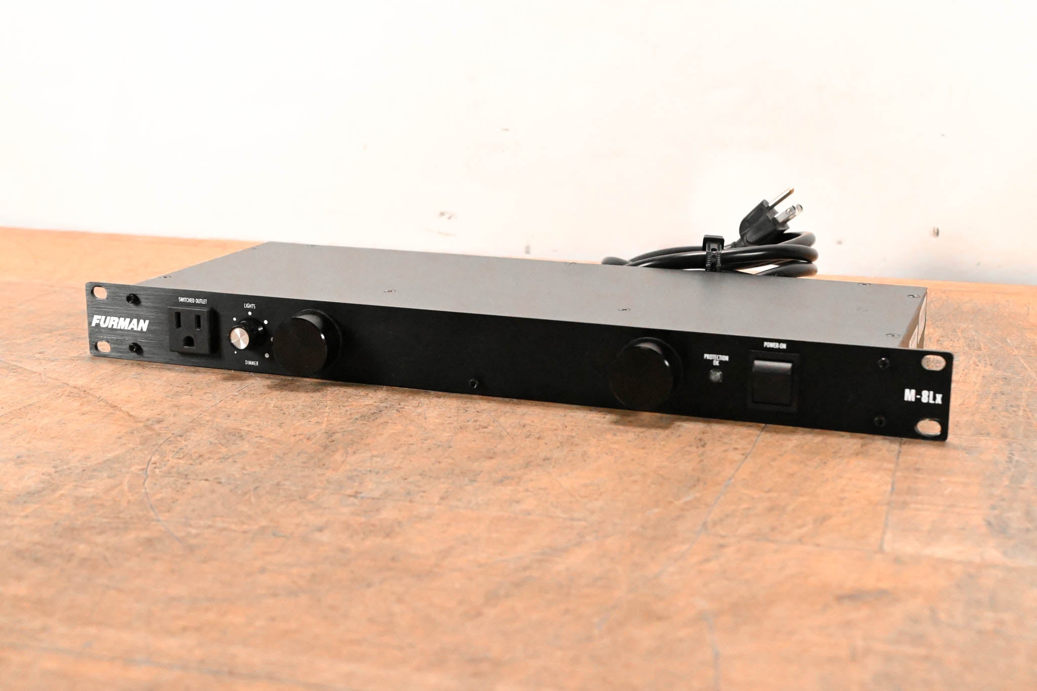 Furman M-8Lx 15A Merit Series Power Conditioner with Lights