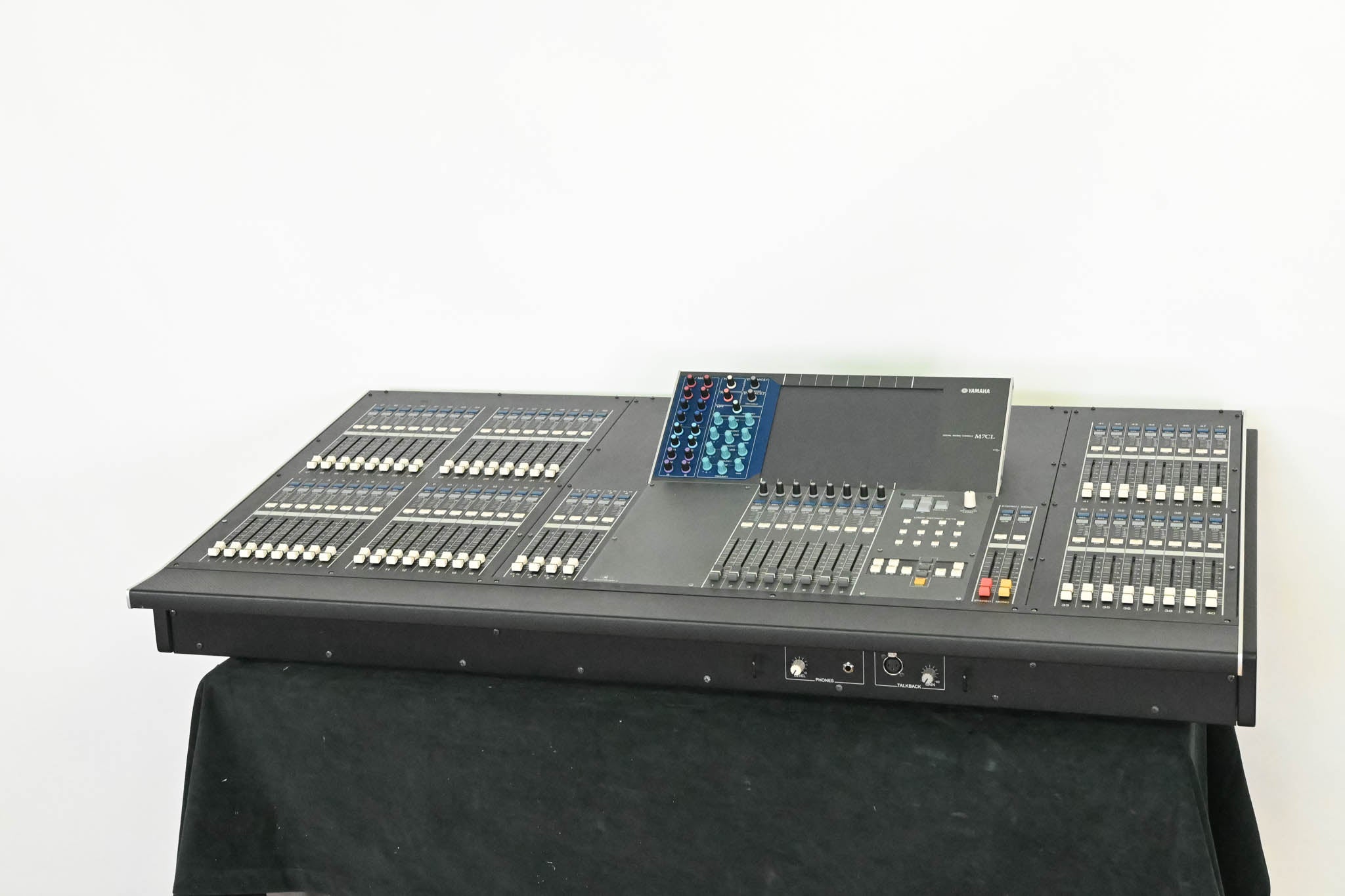 Yamaha M7CL-48 48-Channel Digital Audio Mixing Console