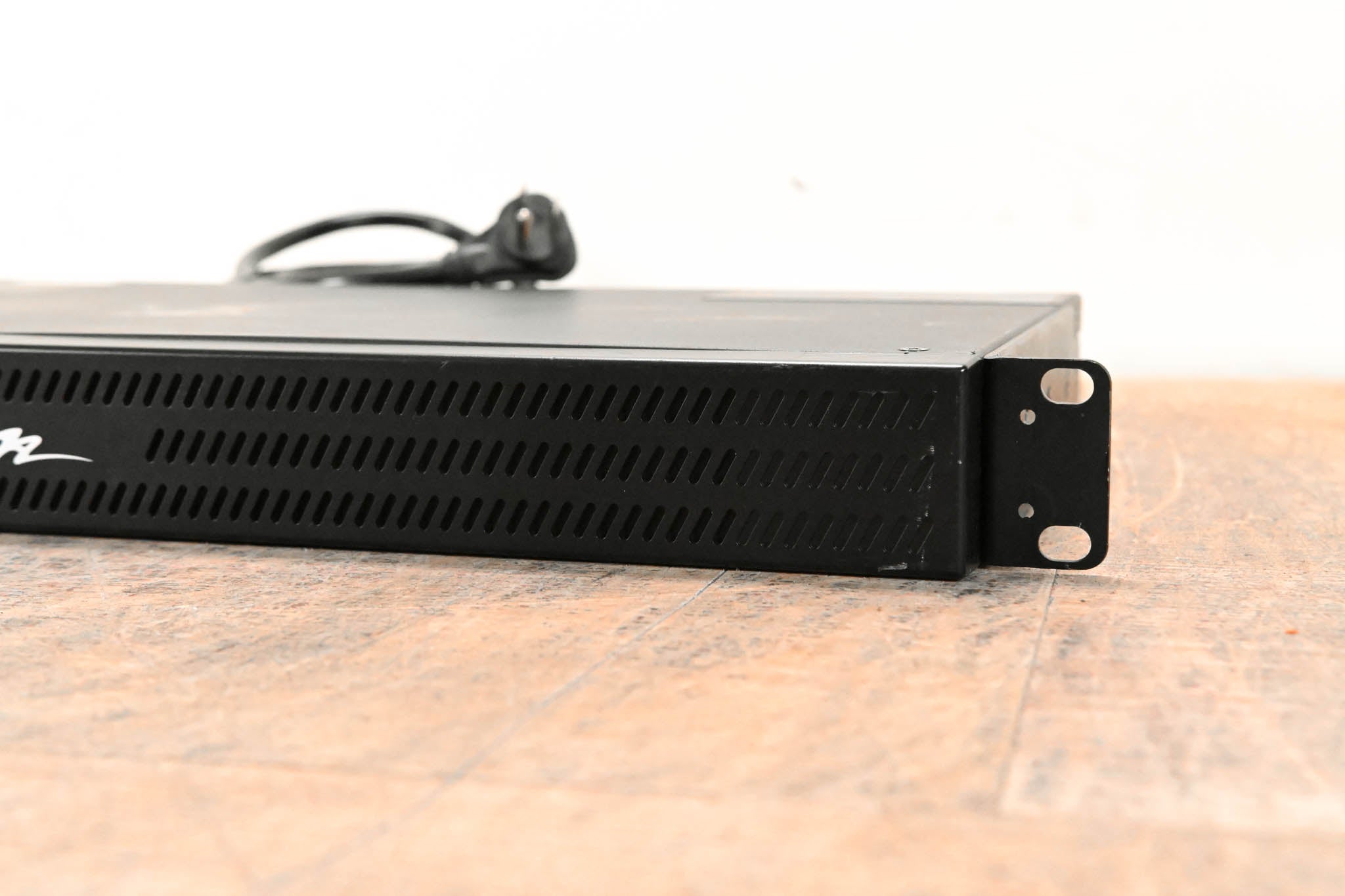 Middle Atlantic UPS-S500R Select Series Uninterruptible Power Supply