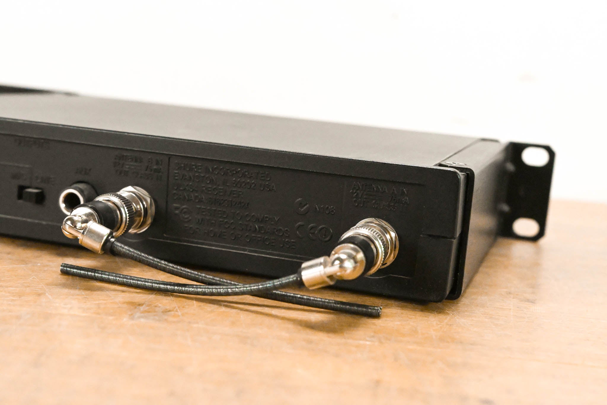 Shure ULXS4 Wireless Receiver - J1 Band: 554-590 MHz (NO POWER SUPPLY)
