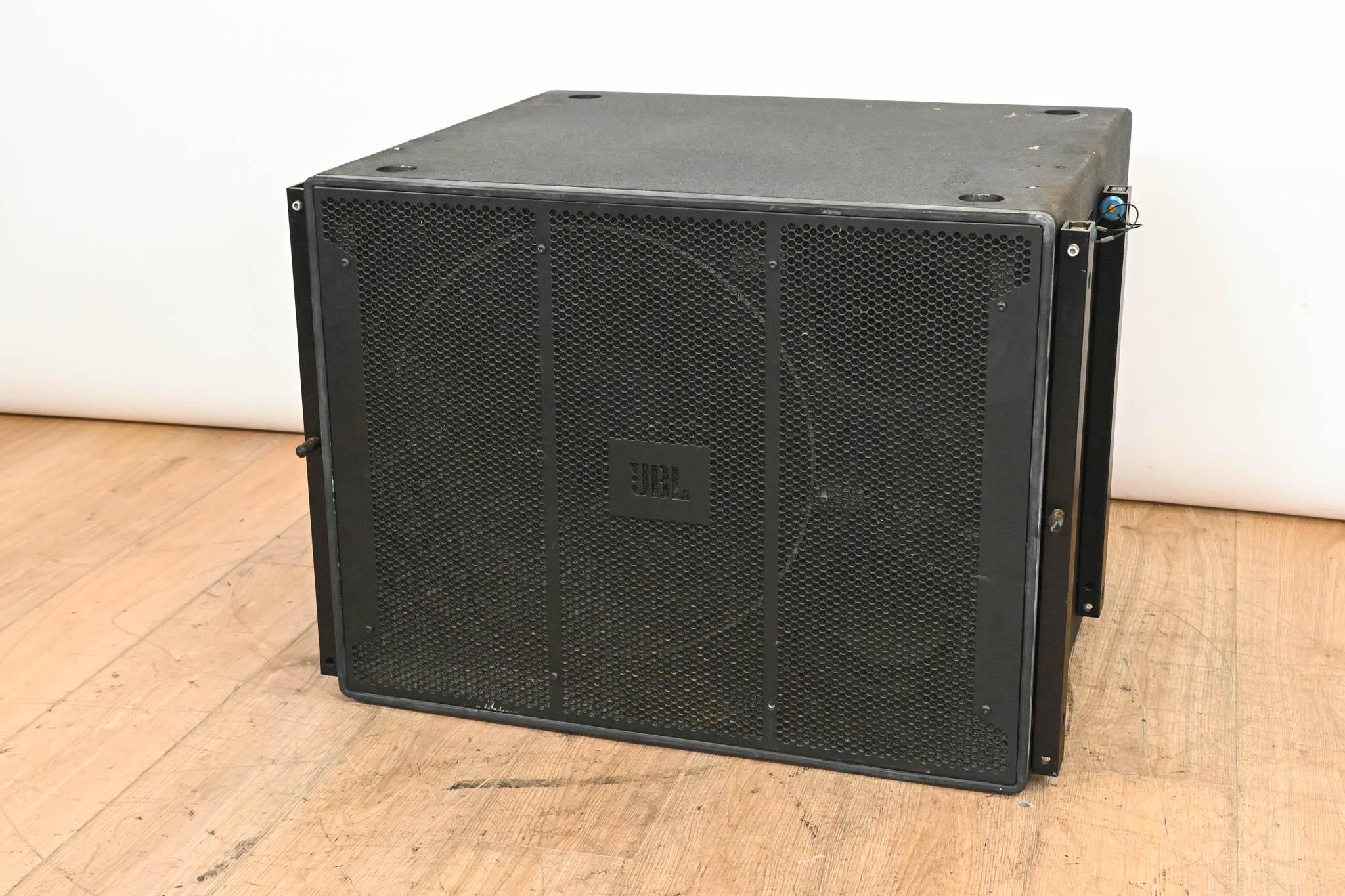 JBL VT4881A Compact Arrayable 18" Subwoofer
