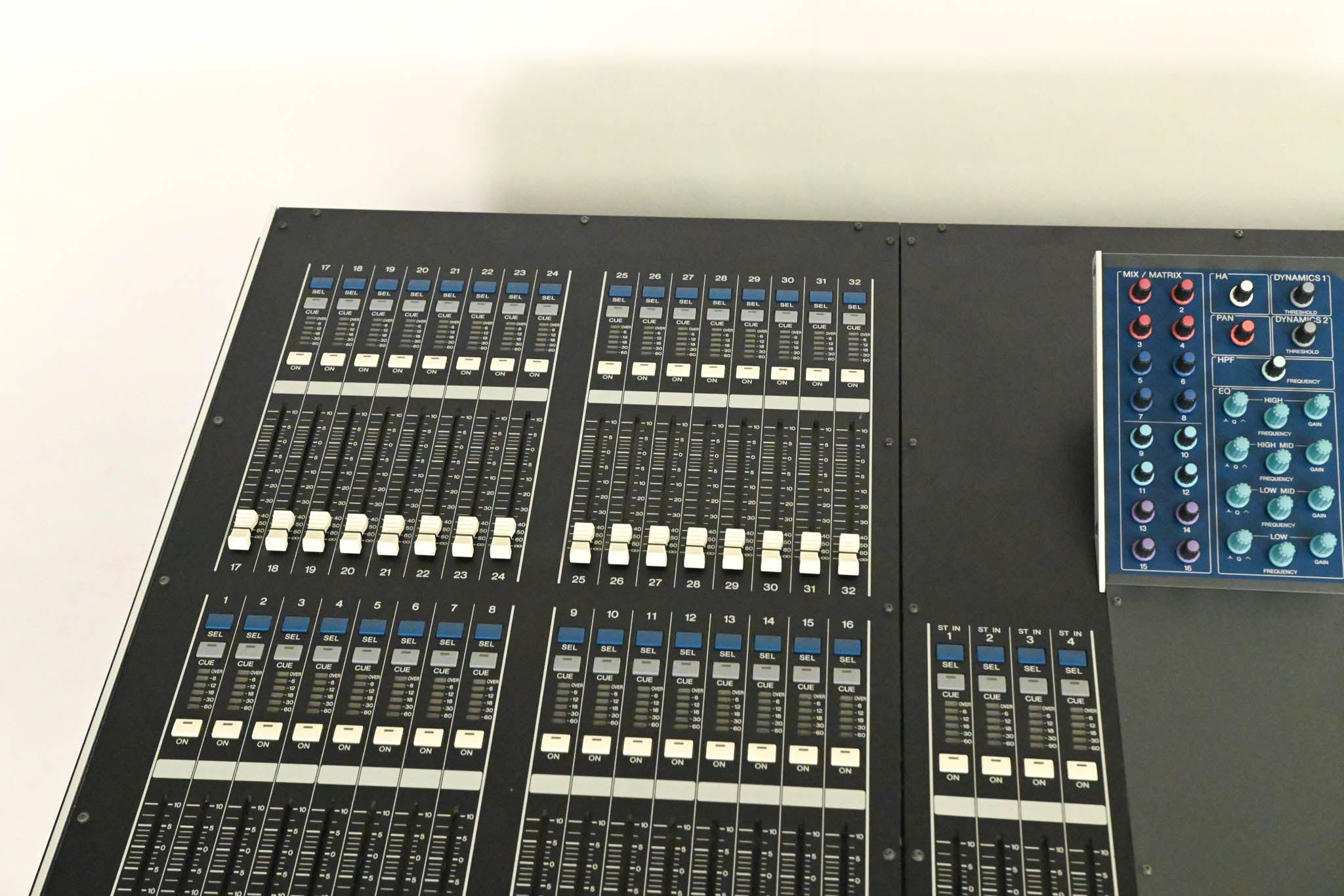 Yamaha M7CL-48ES 48-Channel EtherSound Digital Audio Mixer