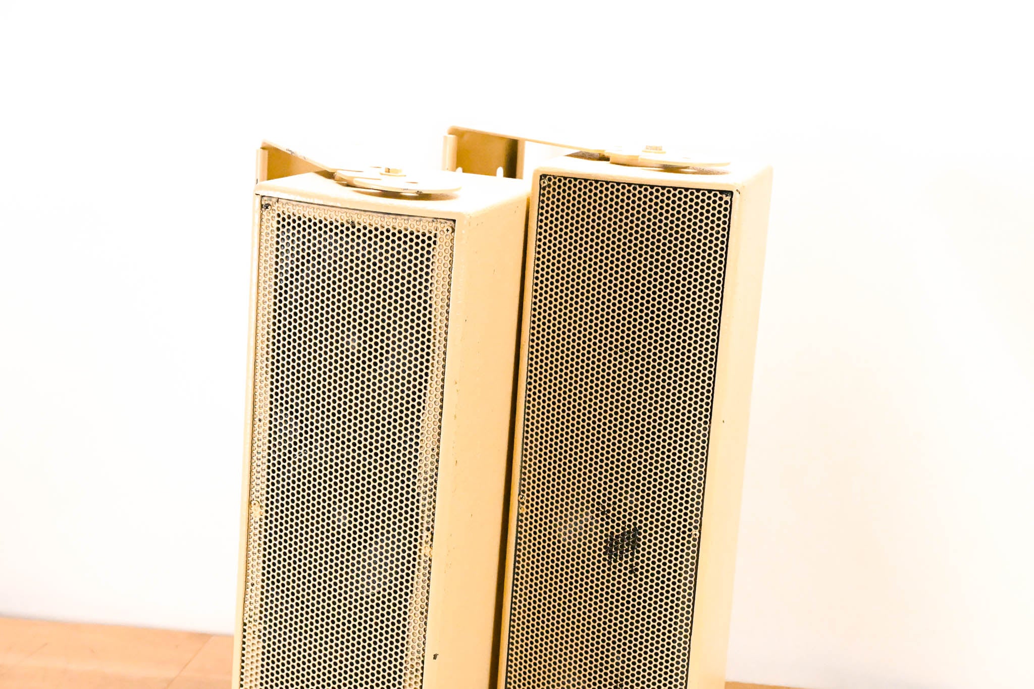 EAW UB52 Two-Way Full-Range Loudspeaker (PAIR)