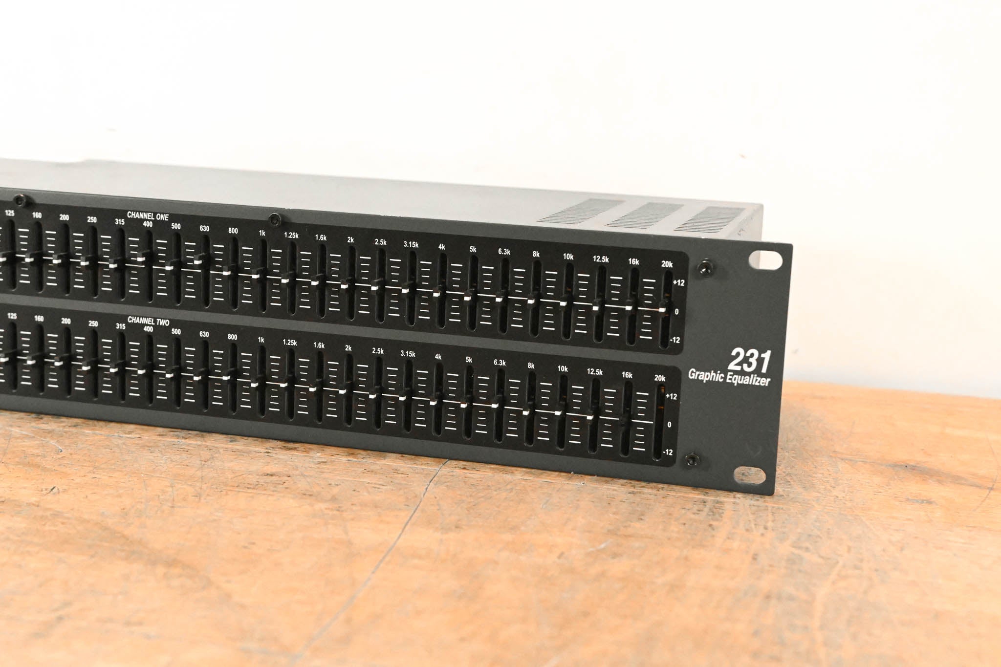 dbx 231 Dual-Channel 31-Band Graphic Equalizer