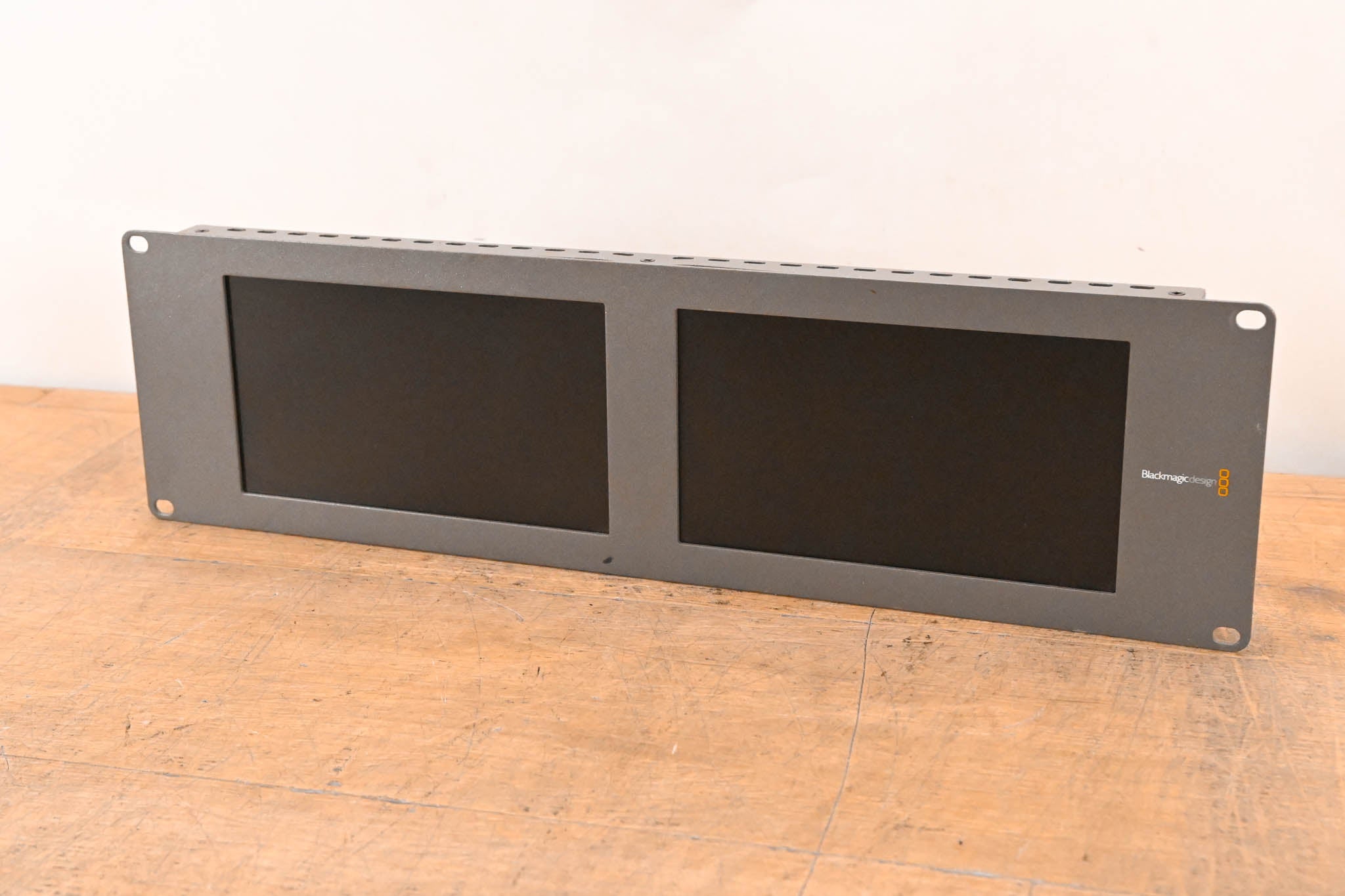 Blackmagic Design Smartview Duo 2 Dual 8" LCD Monitors