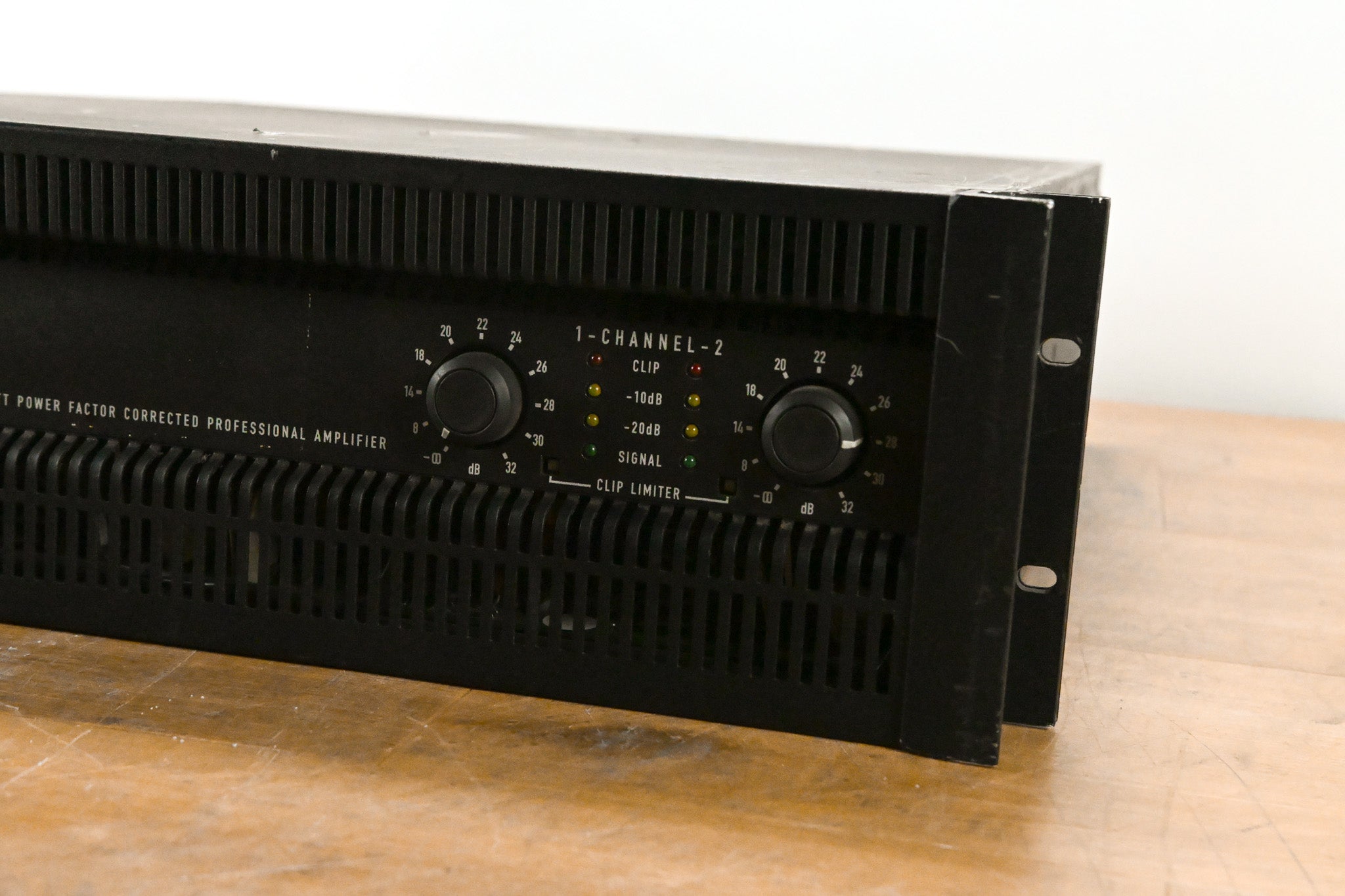 QSC PowerLight 9.0 PFC Power Factor Corrected 2-Channel Power Amplifier