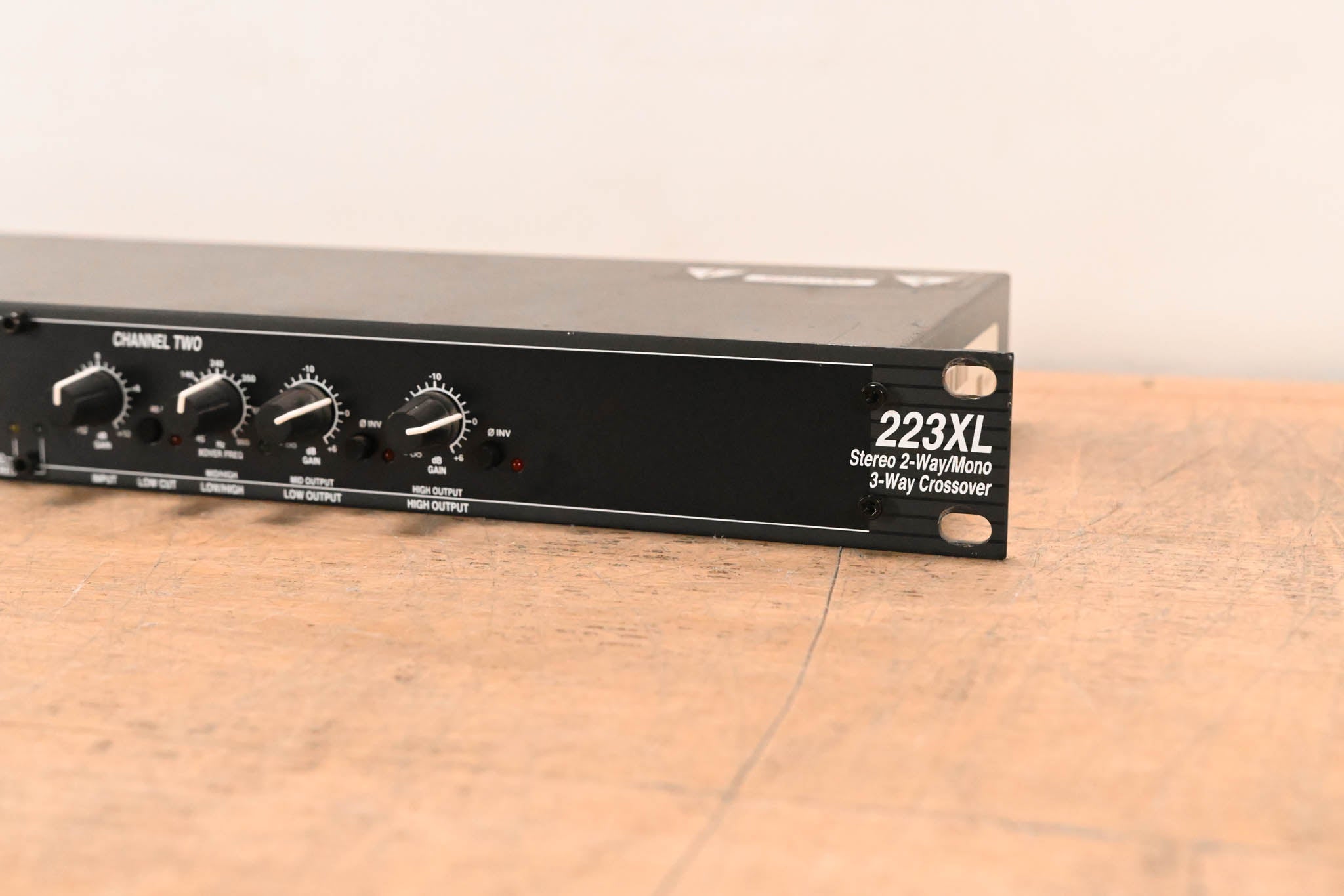 dbx 223XL Stereo 2-Way / Mono 3-Way Crossover